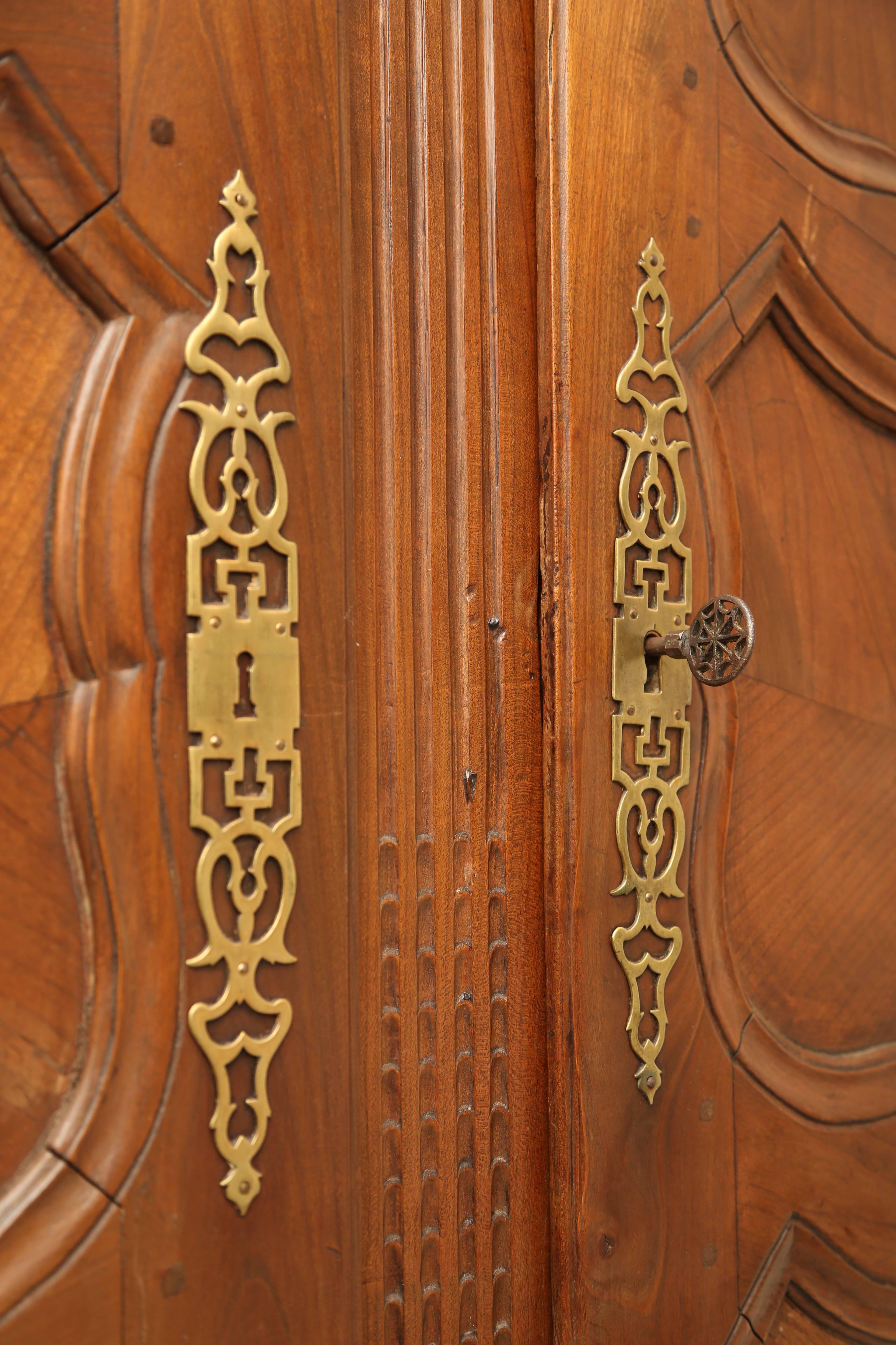 Walnut 18th Century French Armoire / Linen Press For Sale