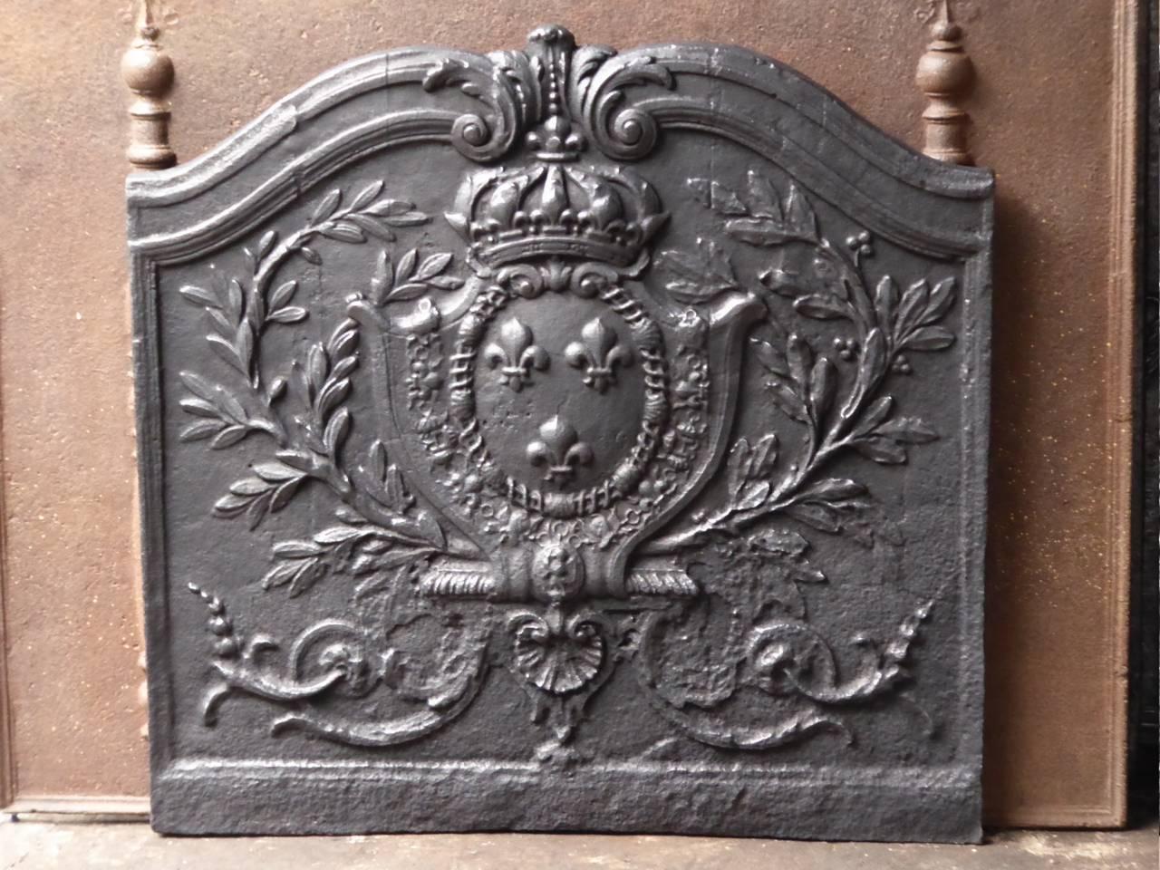 18th century French fireplace fireback with the Arms of France. Coat of arms of the House of Bourbon, an originally French royal house that became a major dynasty in Europe. It delivered kings for Spain (Navarra), France, both Sicilies and Parma.