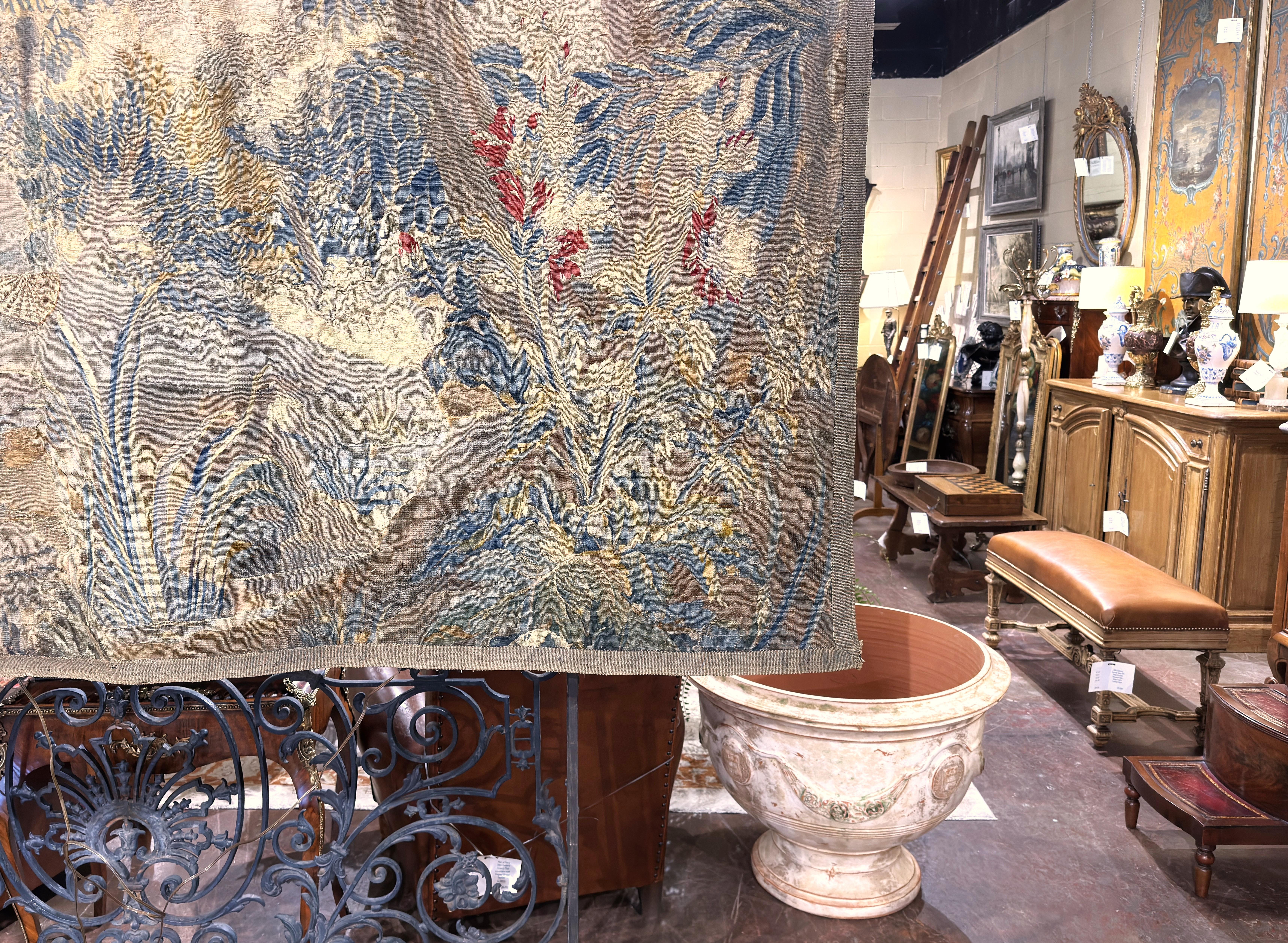 Französischer Aubusson-Wandteppich des 18. Jahrhunderts mit Fischern, Grünzeug und Schloss im Zustand „Hervorragend“ im Angebot in Dallas, TX