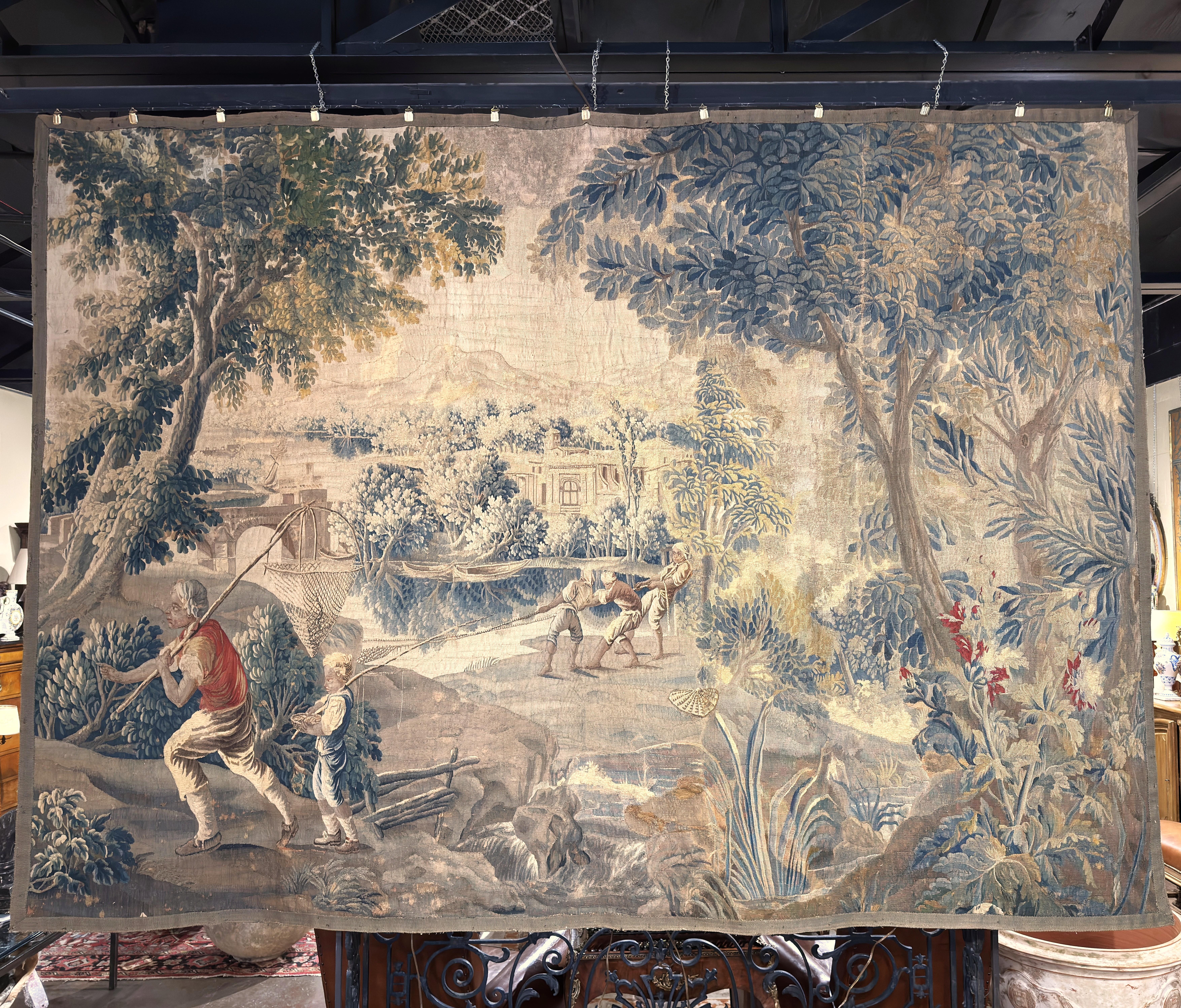 Französischer Aubusson-Wandteppich des 18. Jahrhunderts mit Fischern, Grünzeug und Schloss im Angebot 2