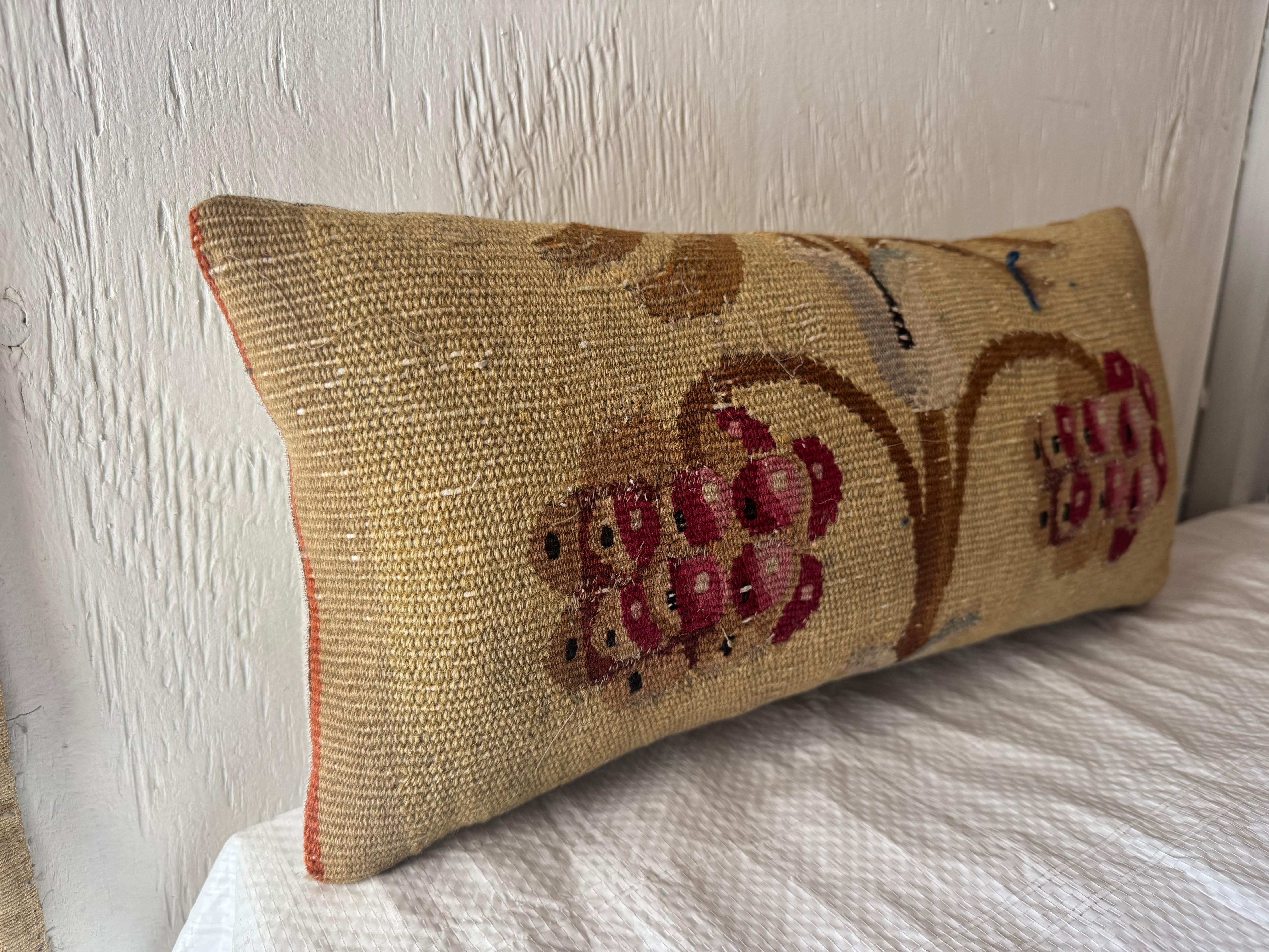 Mid-Century Modern Coussin Aubusson français du XVIIIe siècle en vente
