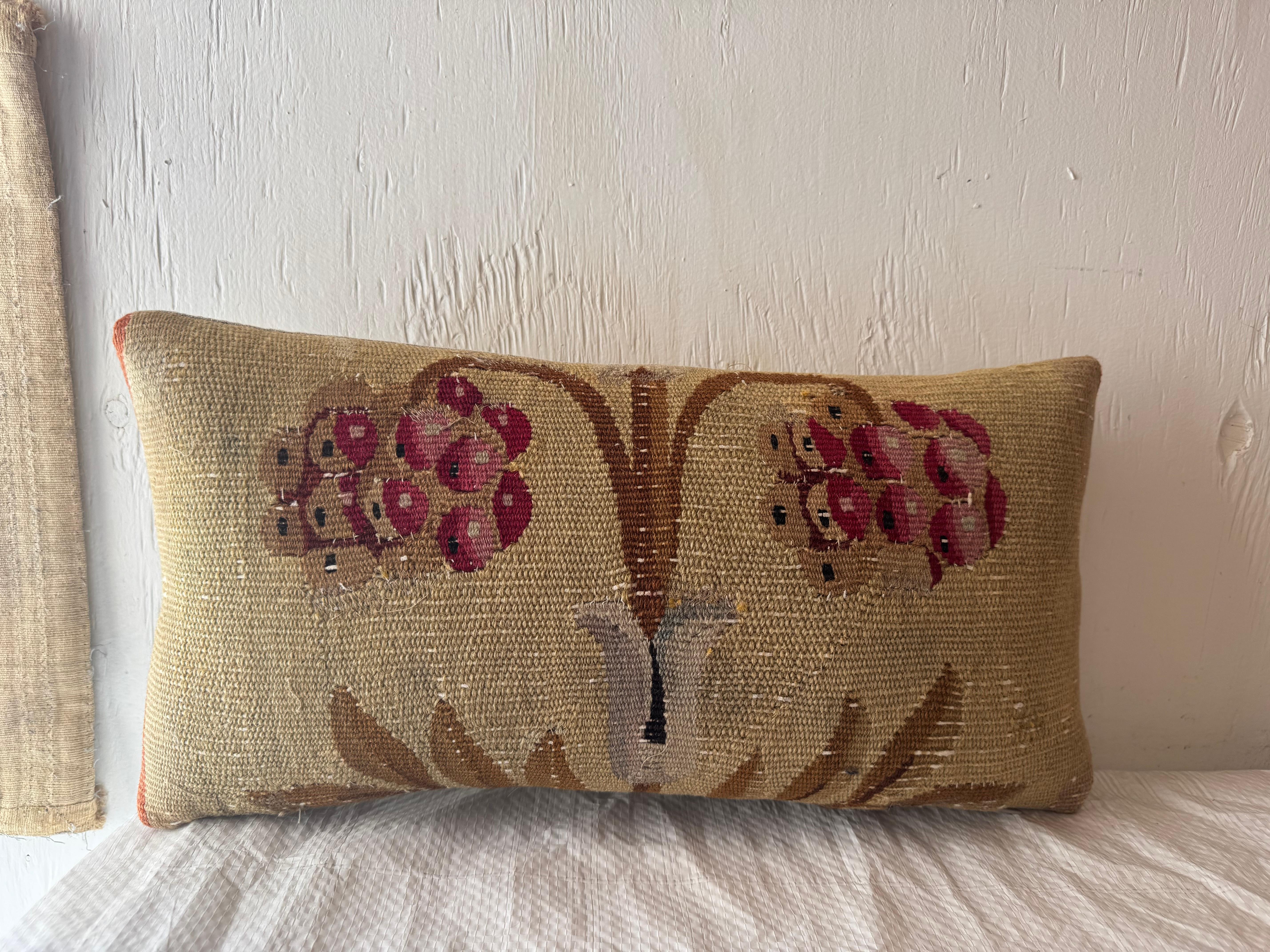 Européen Coussin Aubusson français du XVIIIe siècle en vente