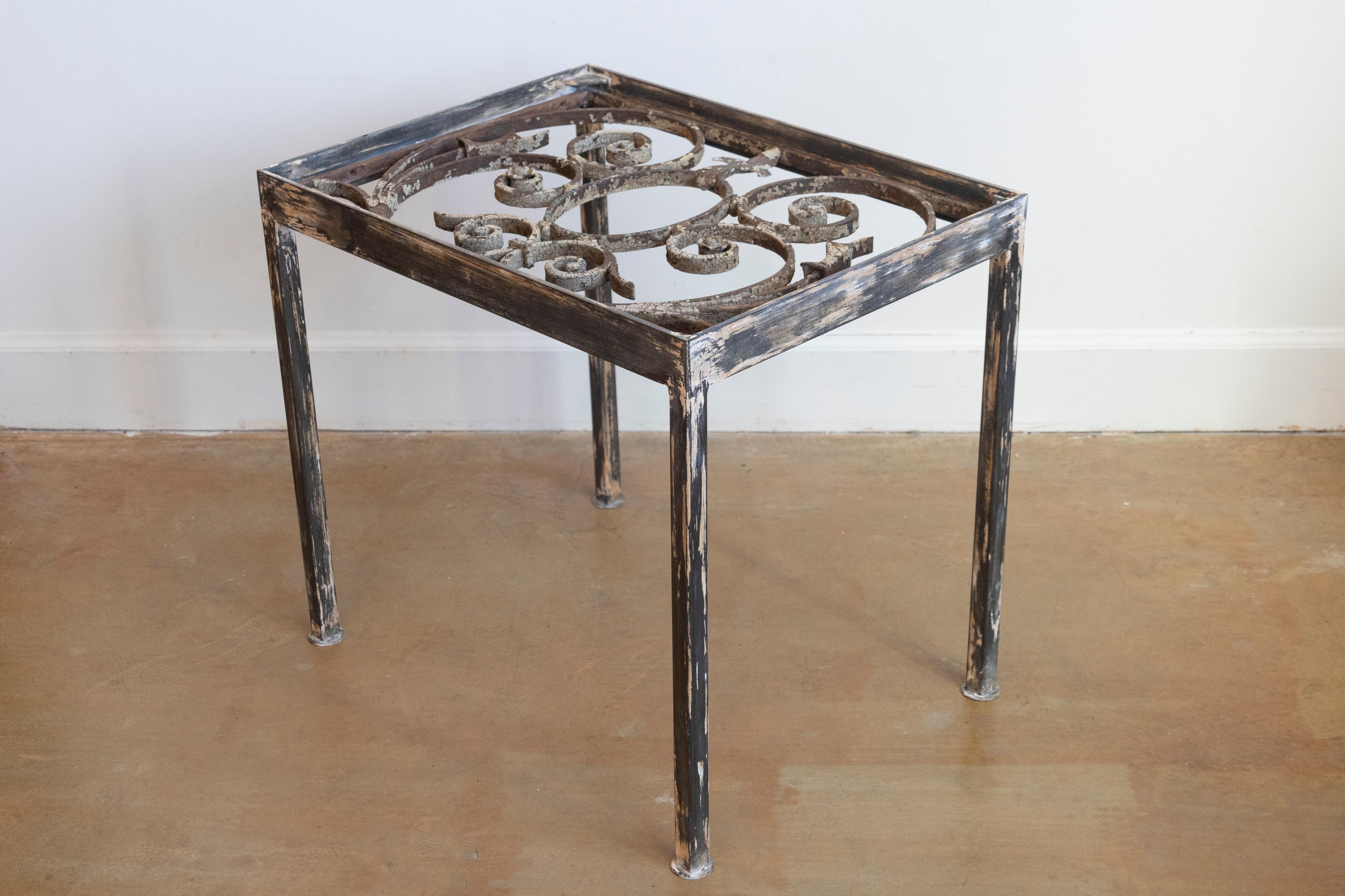 XVIIIe siècle et antérieur Table basse à élément de balcon française du 18e siècle en vente