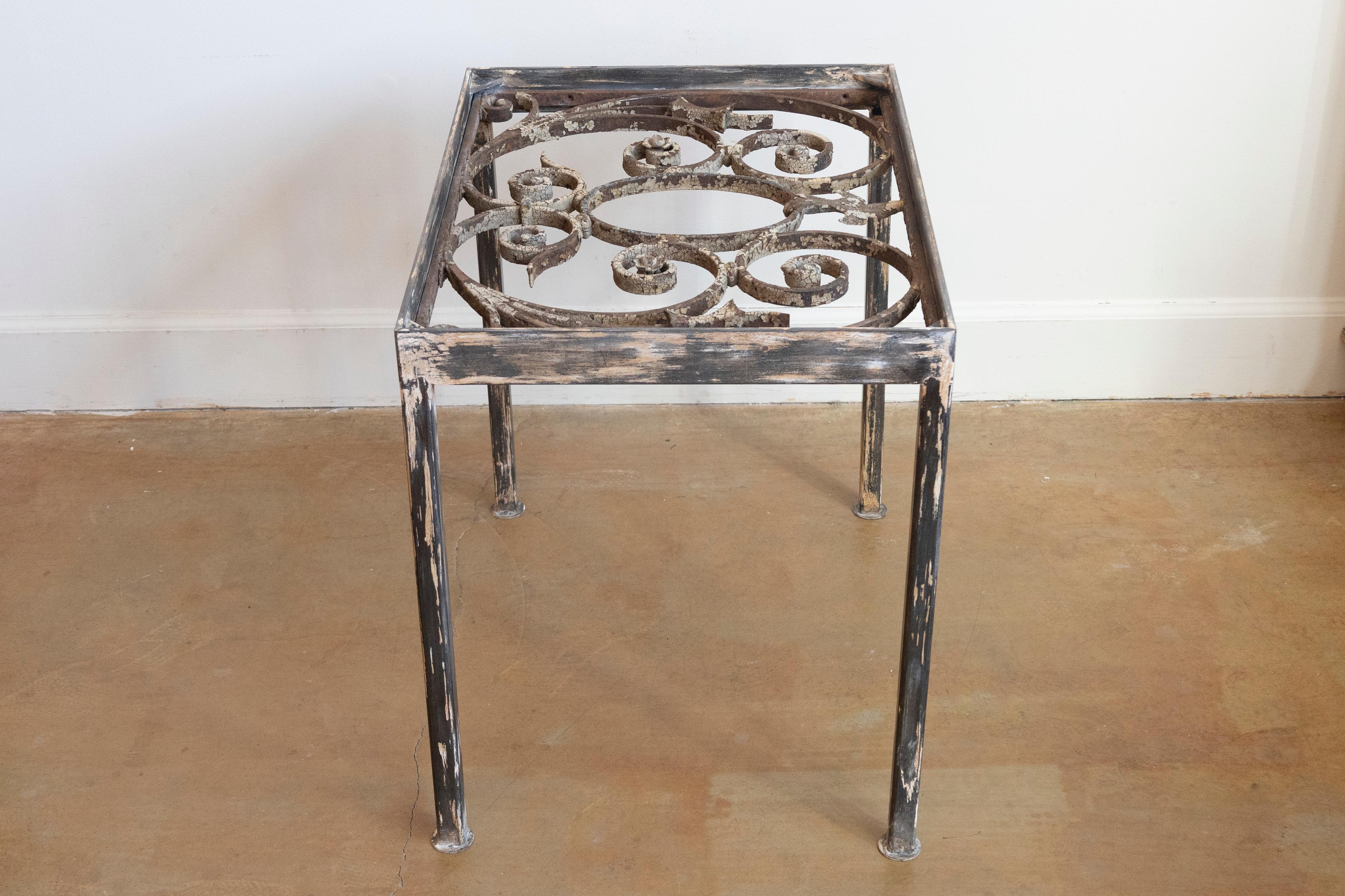 Fer forgé Table basse à élément de balcon française du 18e siècle en vente
