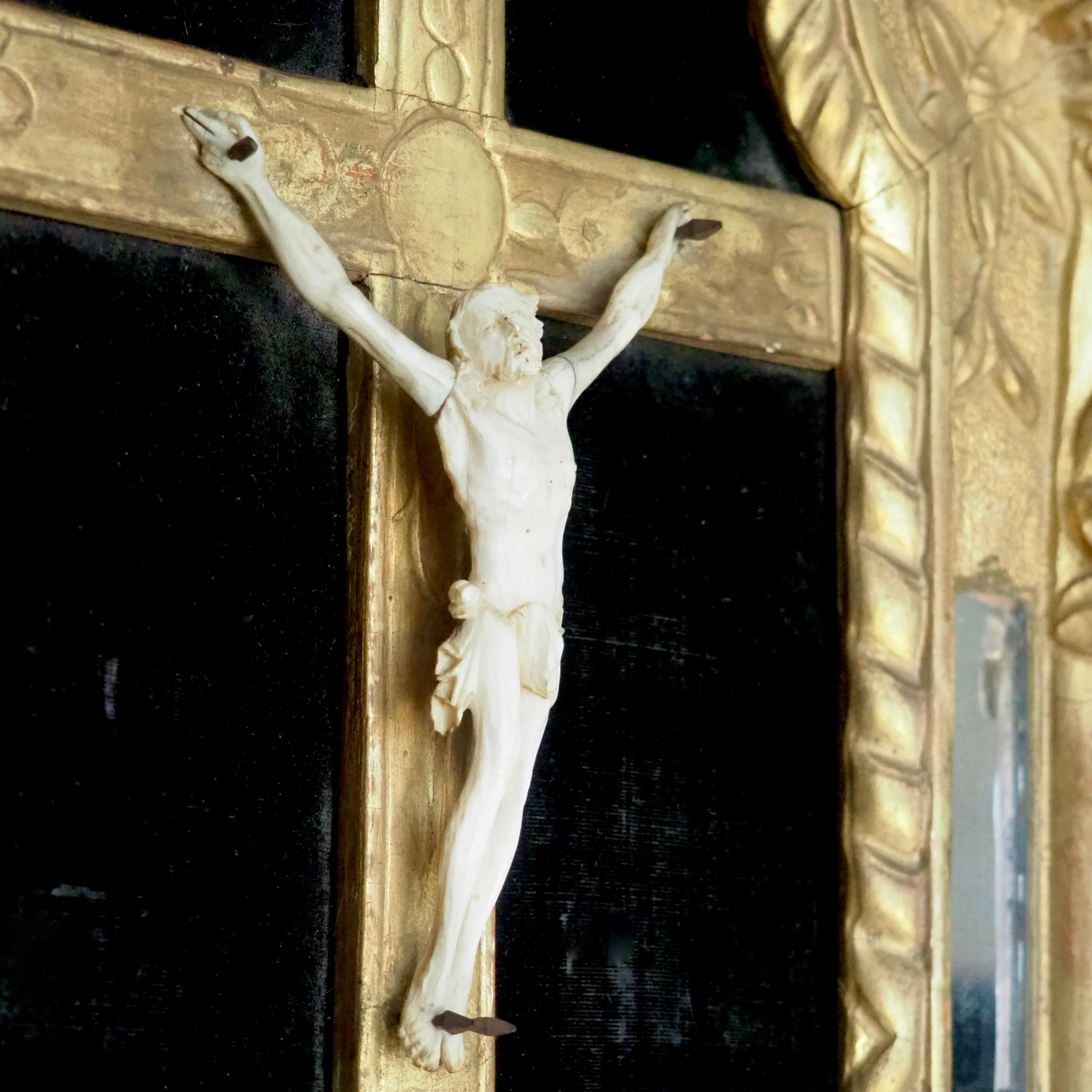 18th Century French Baroque Crucifix Cushion Mirror In Good Condition For Sale In London, GB