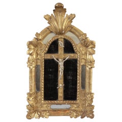 Miroir baroque français du XVIIIe siècle en forme de crucifix, coussin