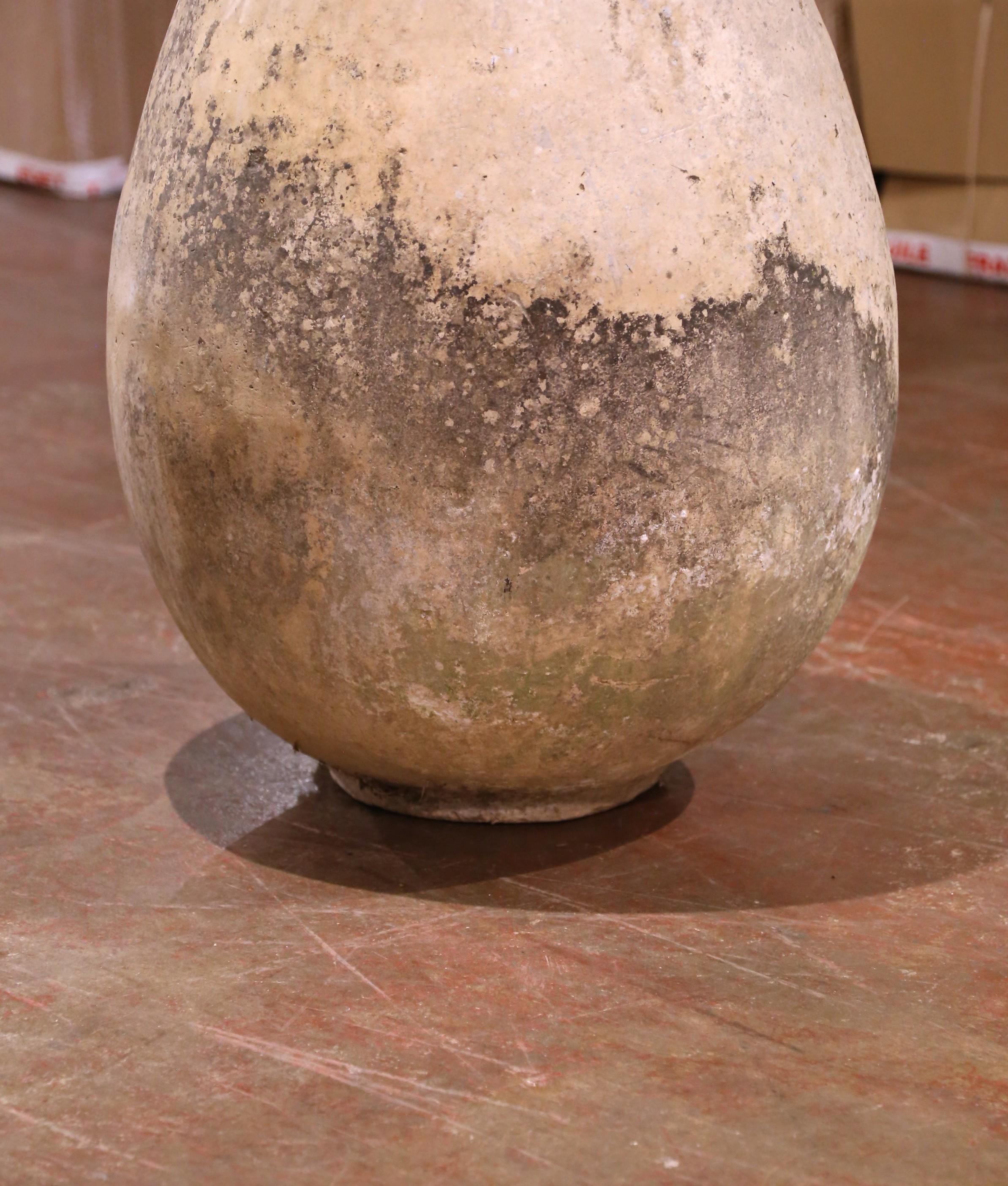 Französischer Biot Terrakotta-Olivenkrug des 18. Jahrhunderts mit glasiertem Rand und Patina im Zustand „Hervorragend“ im Angebot in Dallas, TX