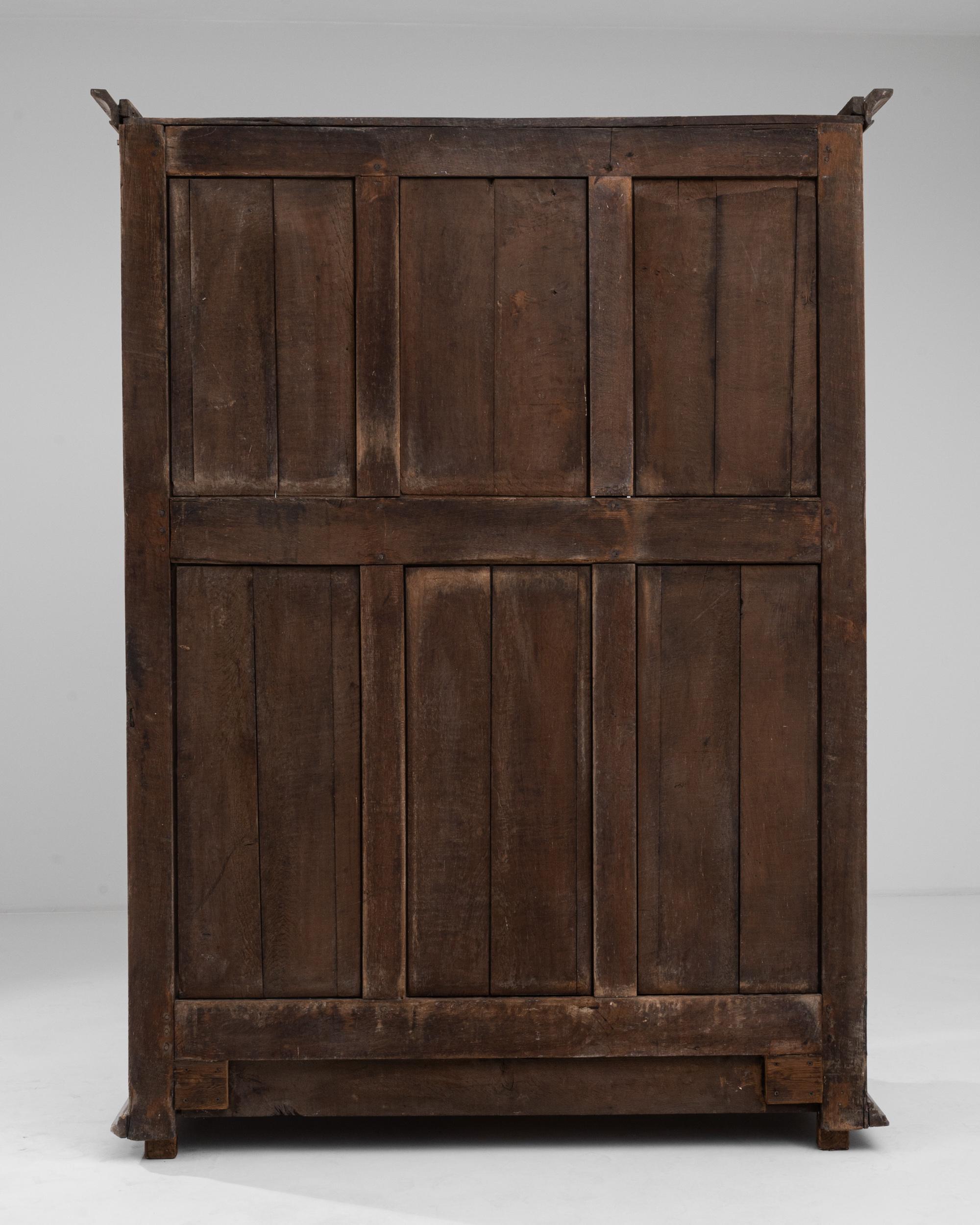 This French Bleached Oak Vitrine from the 18th Century exudes timeless elegance and offers a glimpse into the craftsmanship and sophistication of its historical era. It has two glass main doors that allow you to display your treasures on three