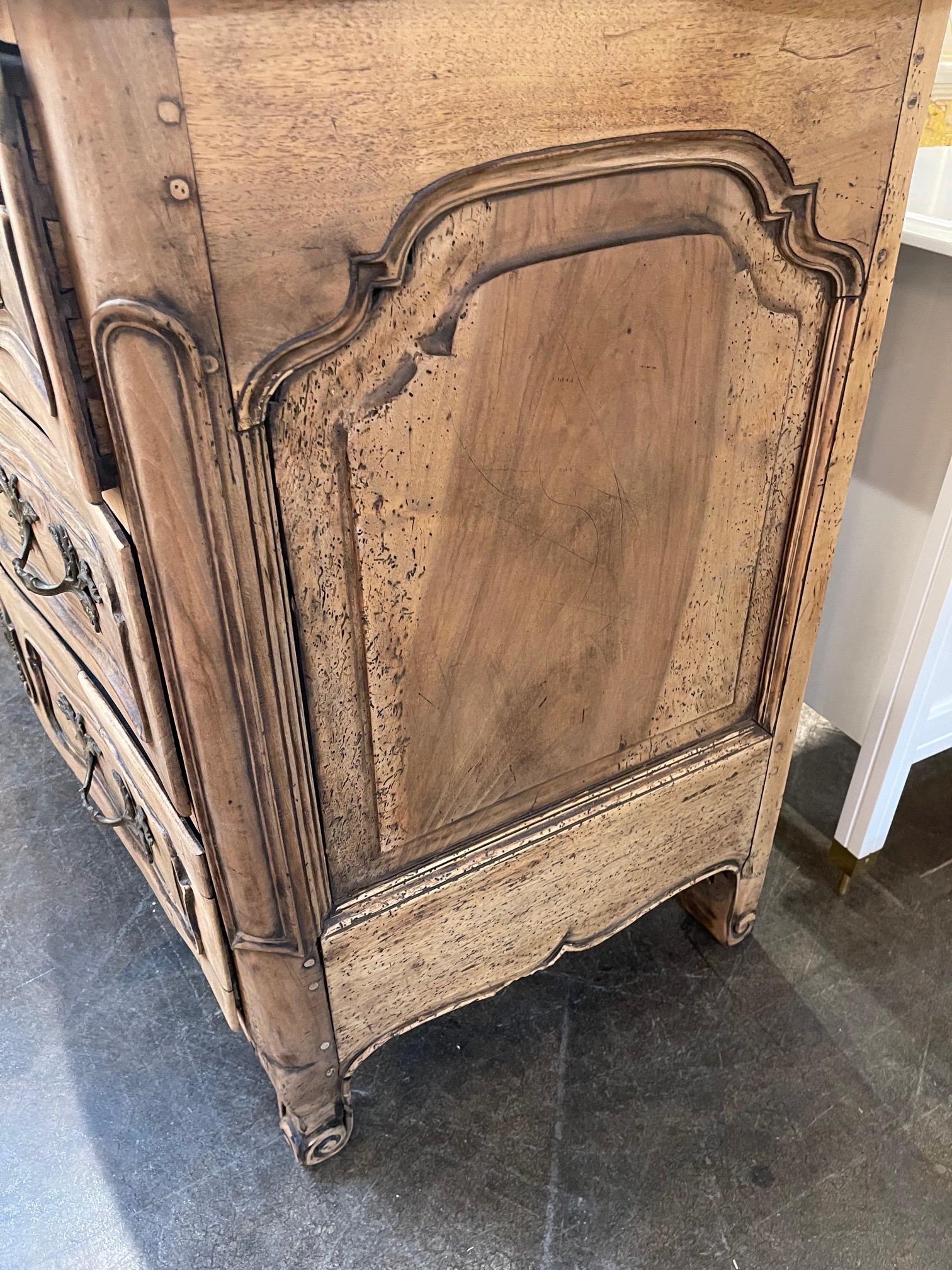 18th Century French Bleached Walnut Large Scale Commode For Sale 4