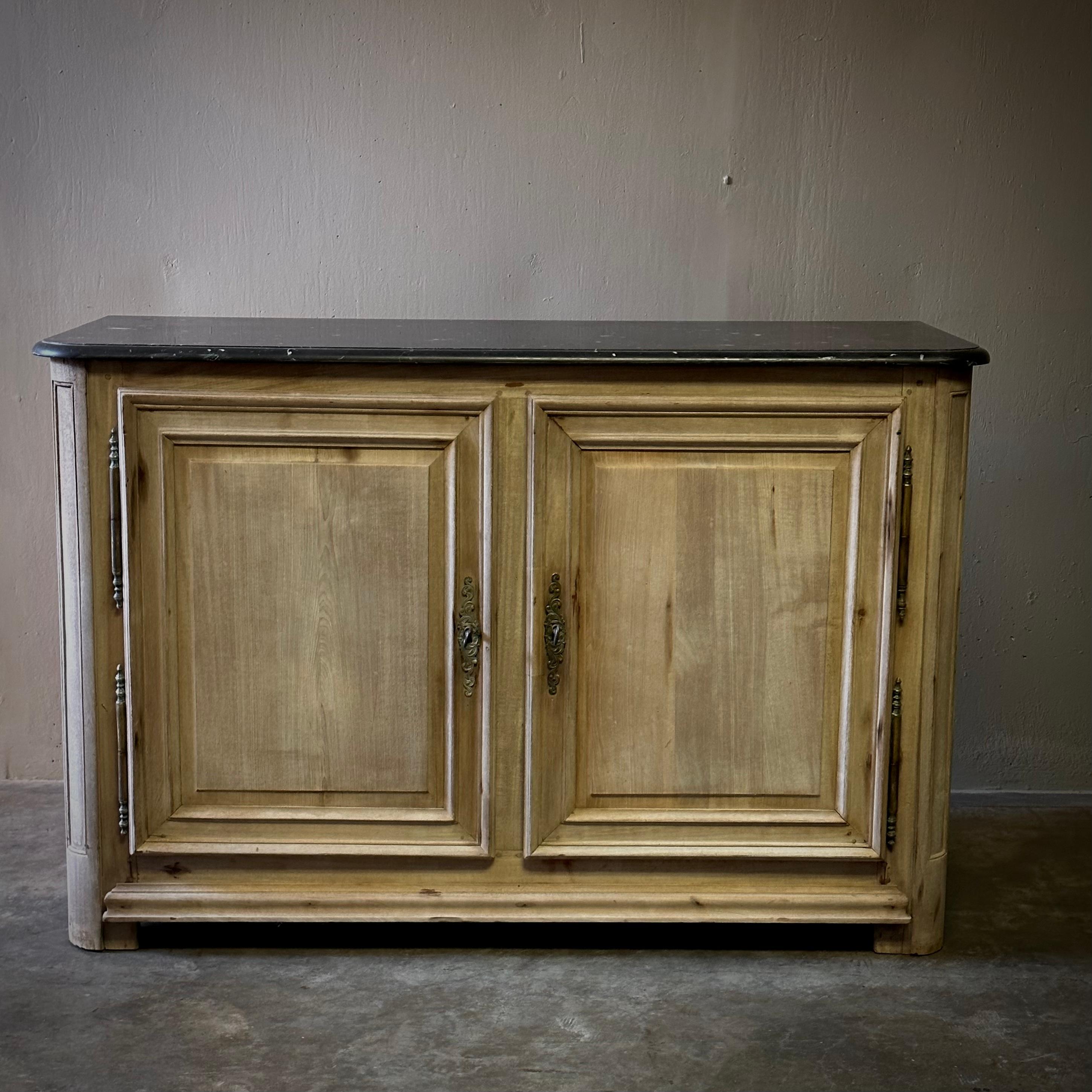 French 18th century bleached sideboard or cabinet with a wonderful dusky gray tone and simple, traditional lines. Rustic elegance at its finest. 

France, circa 1760

Dimensions: 47.2W x 19.3D x 32.3H