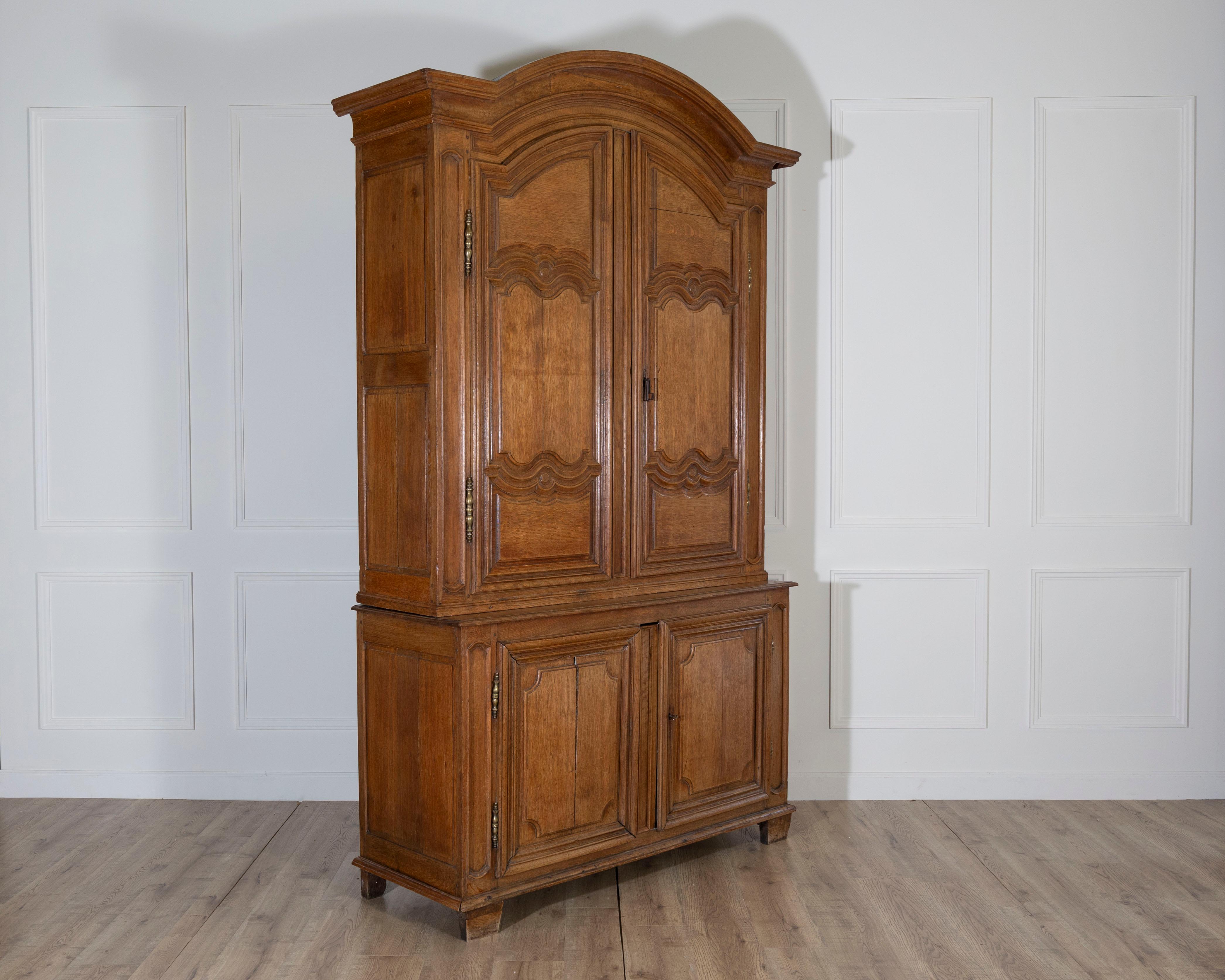 18th Century French Blond Oak Buffet Deux Corps with Molded Panels For Sale 1