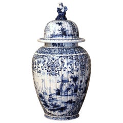 Potiche de Delft du 18ème siècle peinte à la main en faïence bleue et blanche avec couvercle