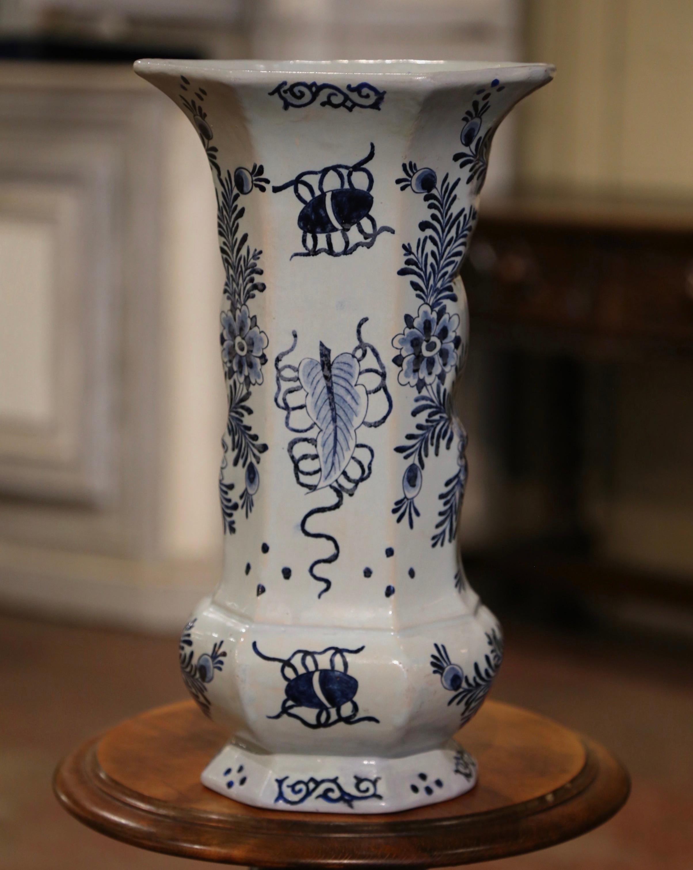  18th Century French Blue and White Hand Painted Faience Delft Vase For Sale 4