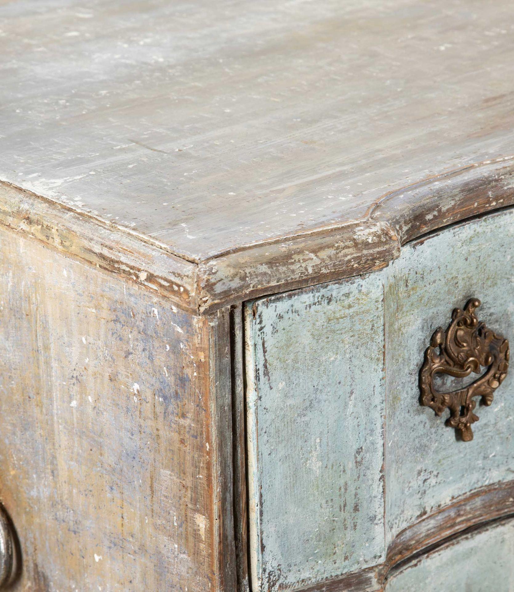 Commodo francese dipinto di blu del XVIII secolo in vendita 3