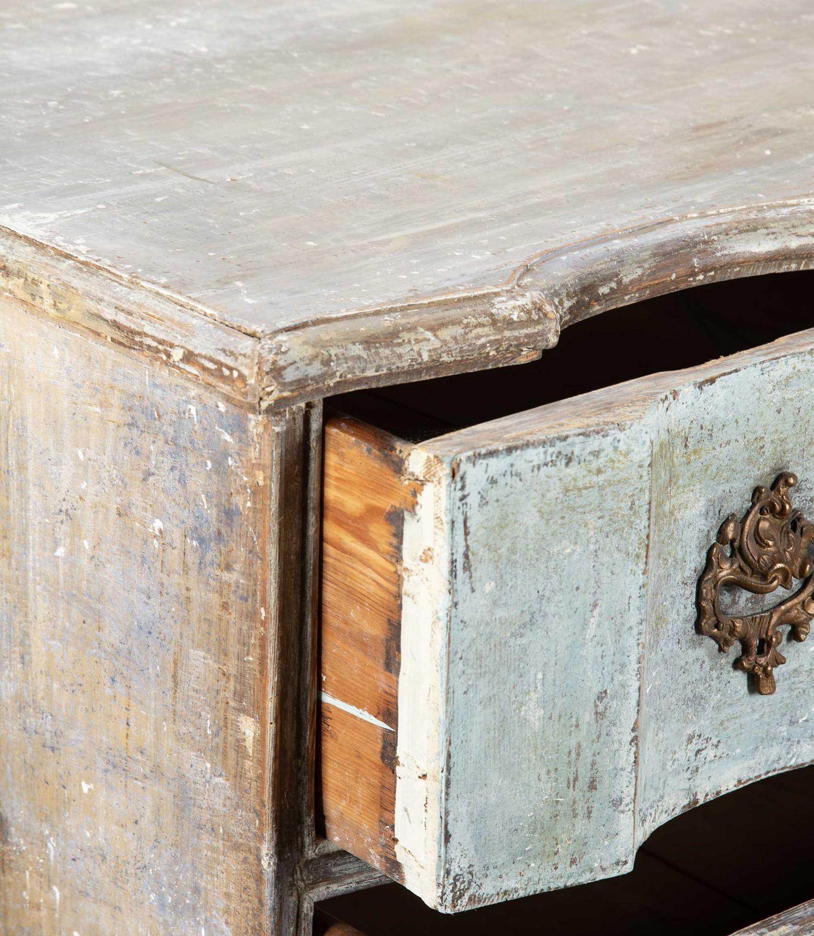 Commodo francese dipinto di blu del XVIII secolo in vendita 4