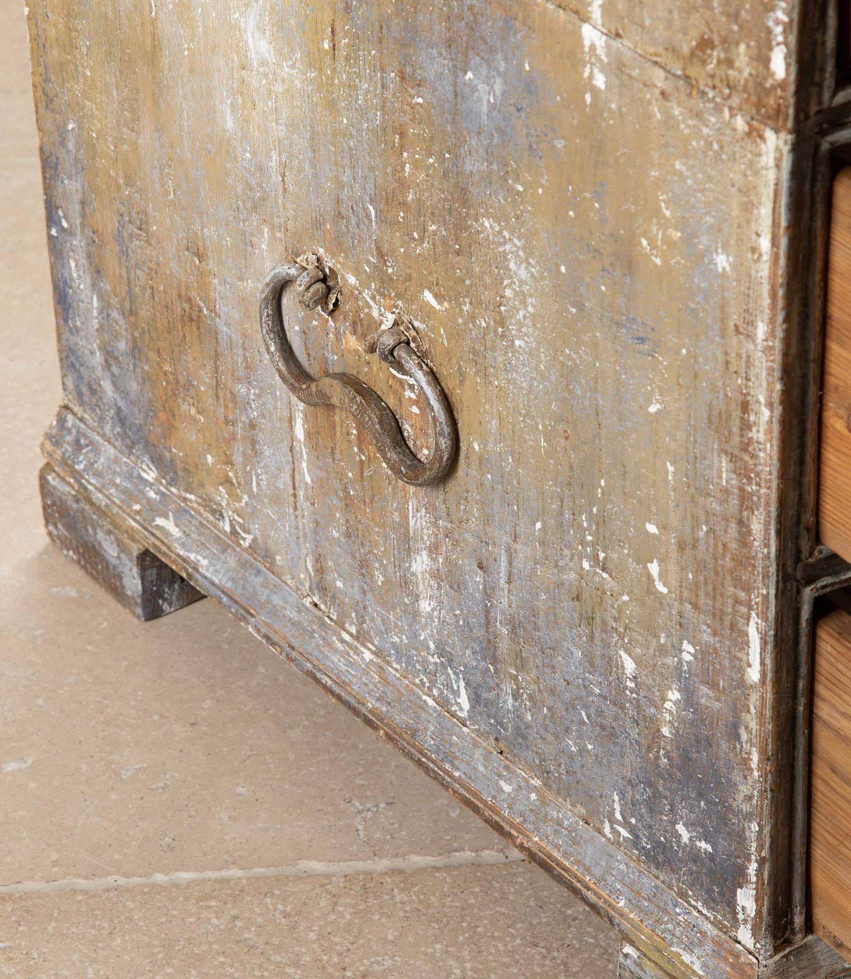 Commodo francese dipinto di blu del XVIII secolo in vendita 5