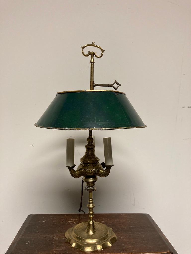 Lámpara francesa Bouillotte del siglo XIX con pantalla de tole verde en venta 3