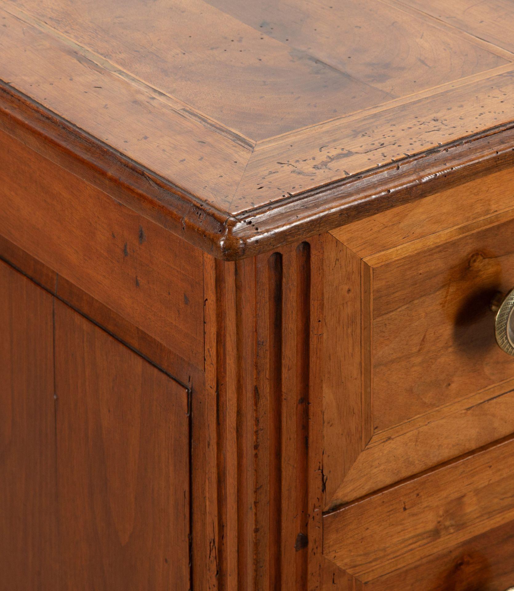18th Century French Breakfront Walnut Commode For Sale 10