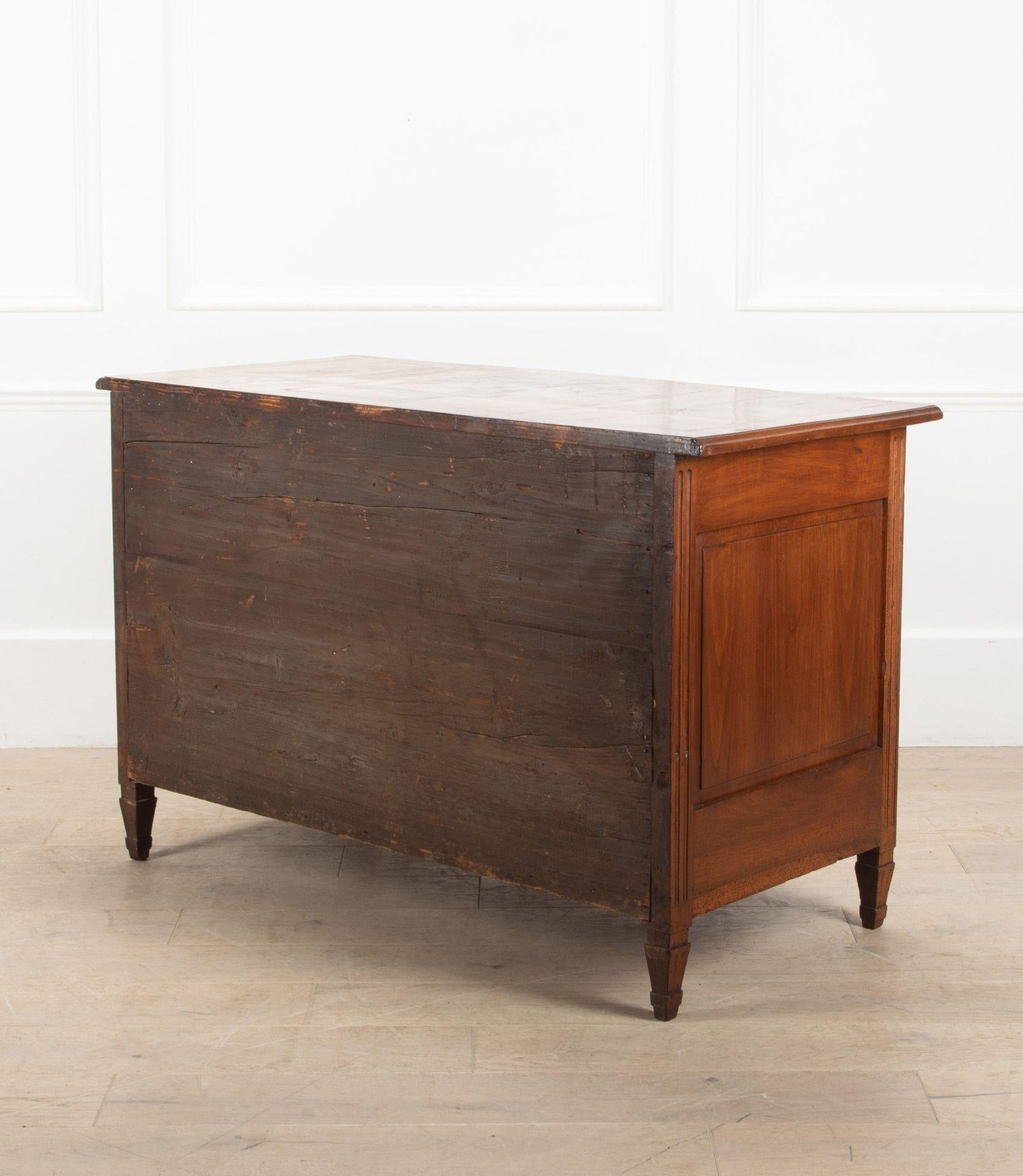 18th Century French Breakfront Walnut Commode In Good Condition For Sale In Gloucestershire, GB