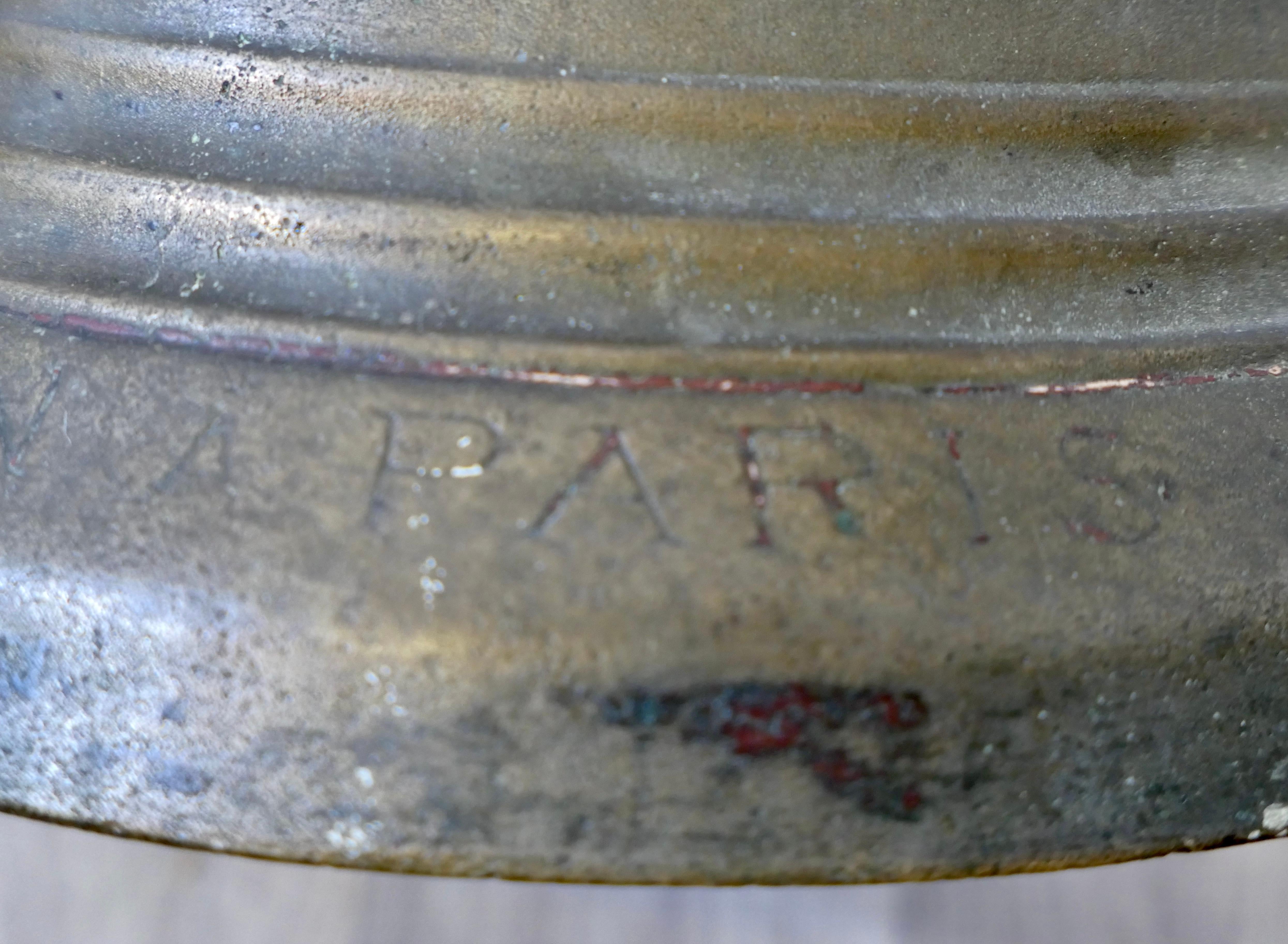 Campana francesa de bronce del siglo XVIII de Biron PARIS Provincial francés en venta