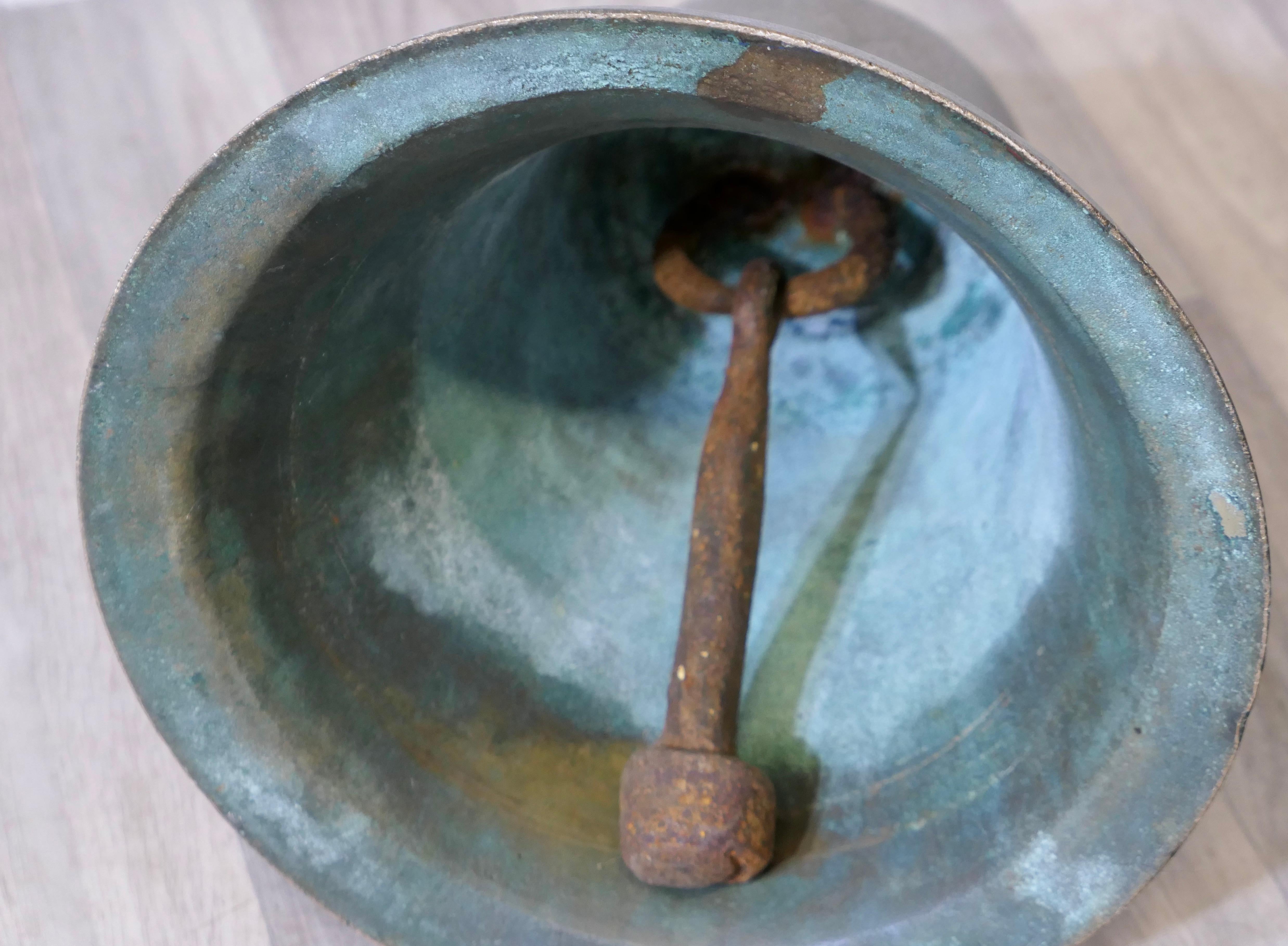 Campana francesa de bronce del siglo XVIII de Biron PARIS en Bueno estado para la venta en Godshill, Isle of Wight