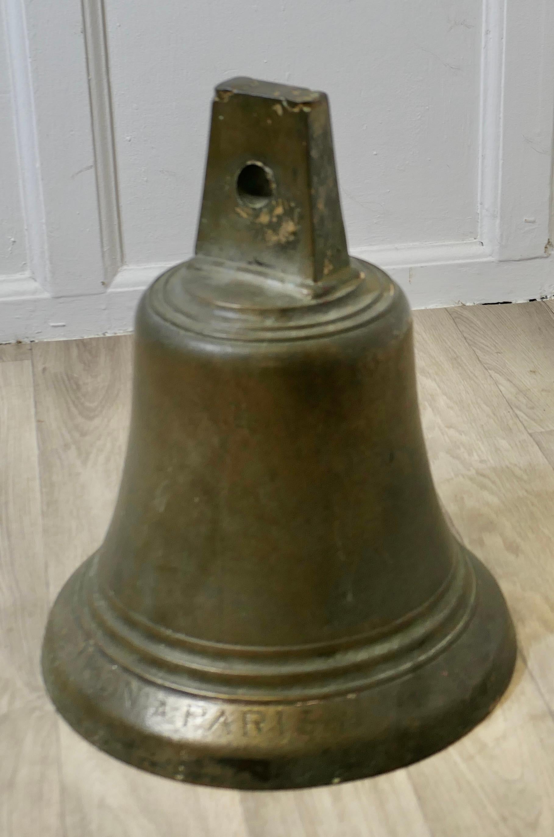 Campana francesa de bronce del siglo XVIII de Biron PARIS en venta 1