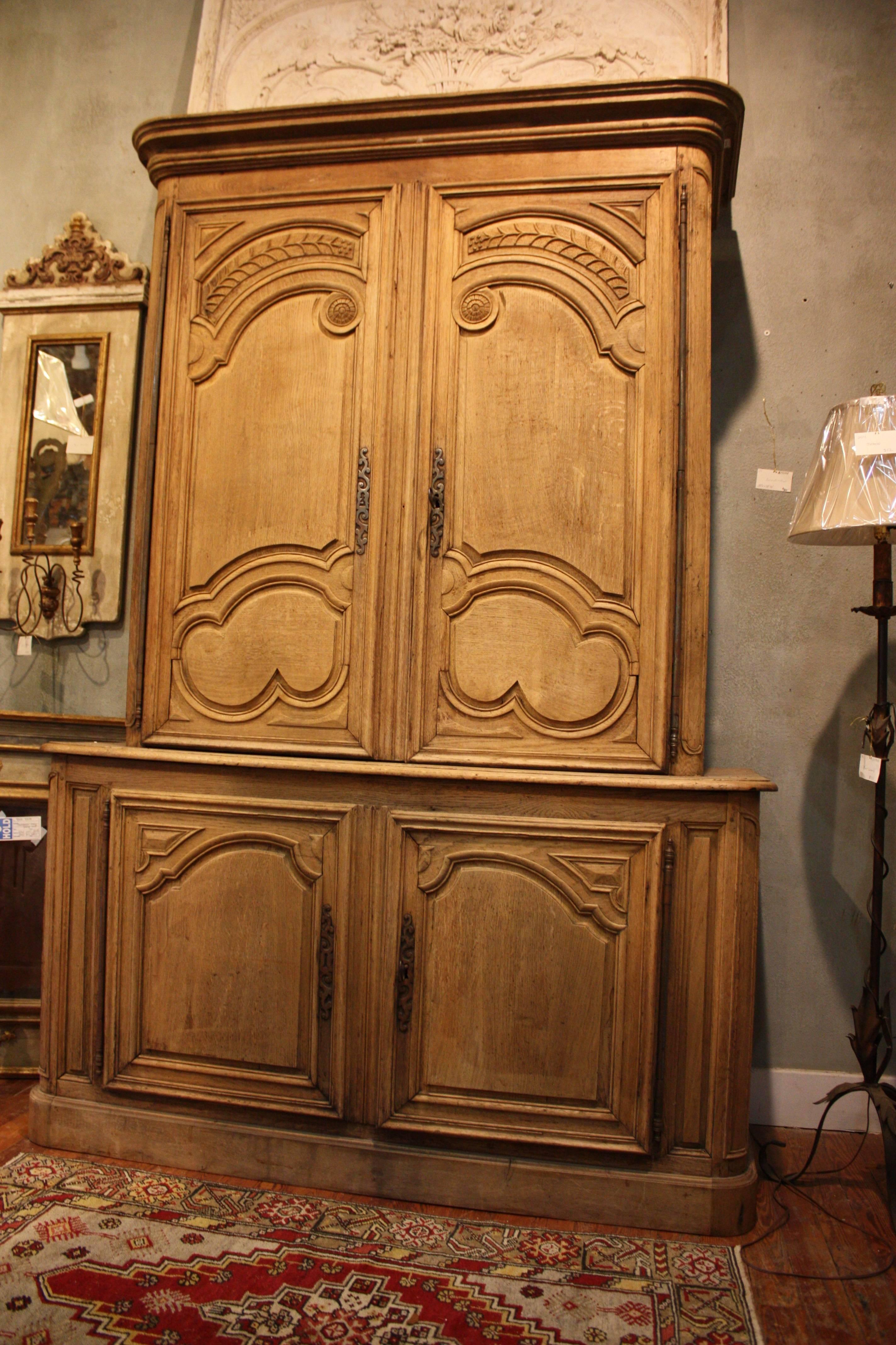 18th Century French Buffet a Deux Corps in Oak with Hand-Carved Panels 5