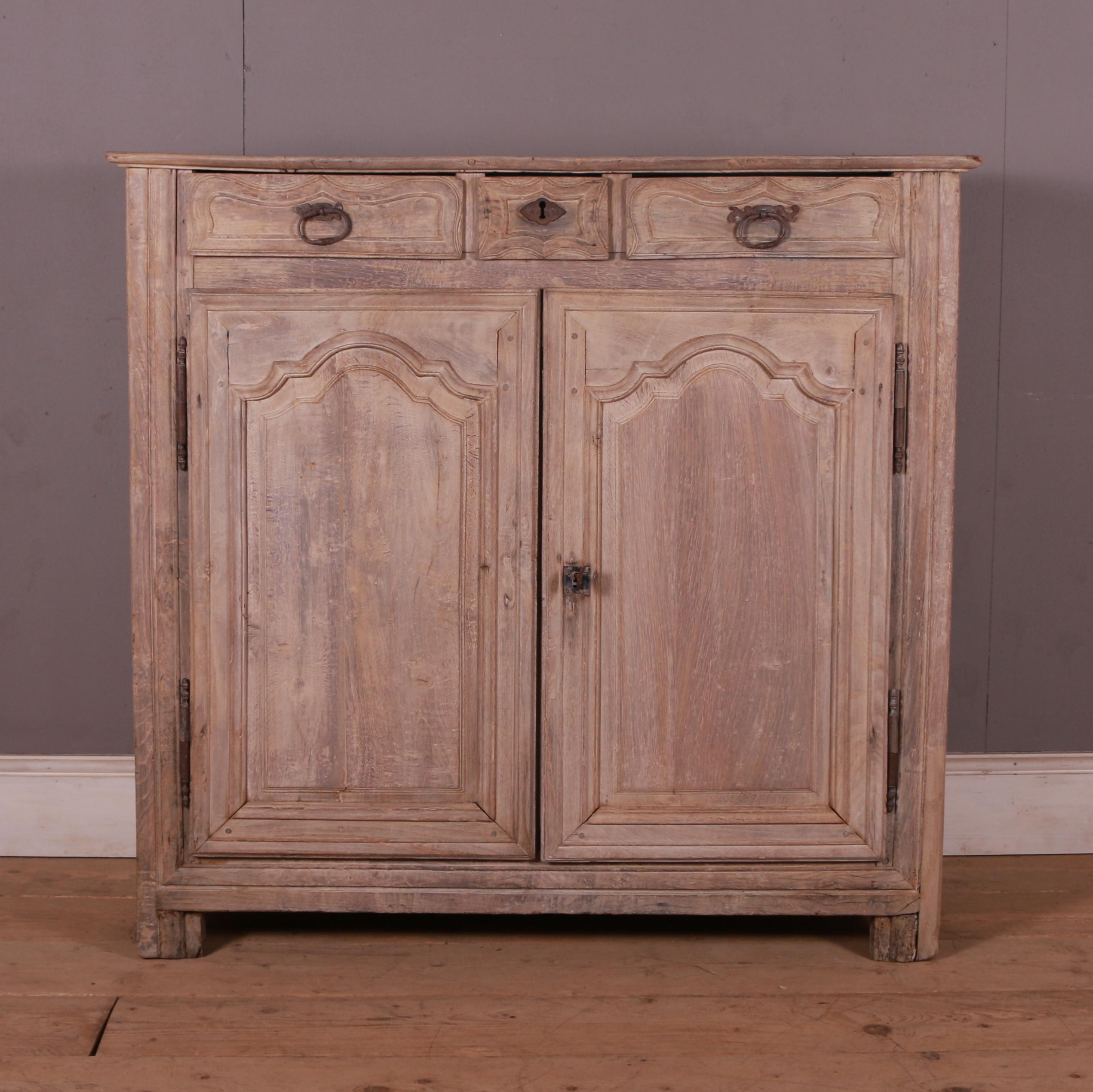 Unusual 18th C French bleached oak tall buffet. 1790.

Reference: 7542

Dimensions
47.5 inches (121 cms) wide
15 inches (38 cms) deep
45.5 inches (116 cms) high.
 