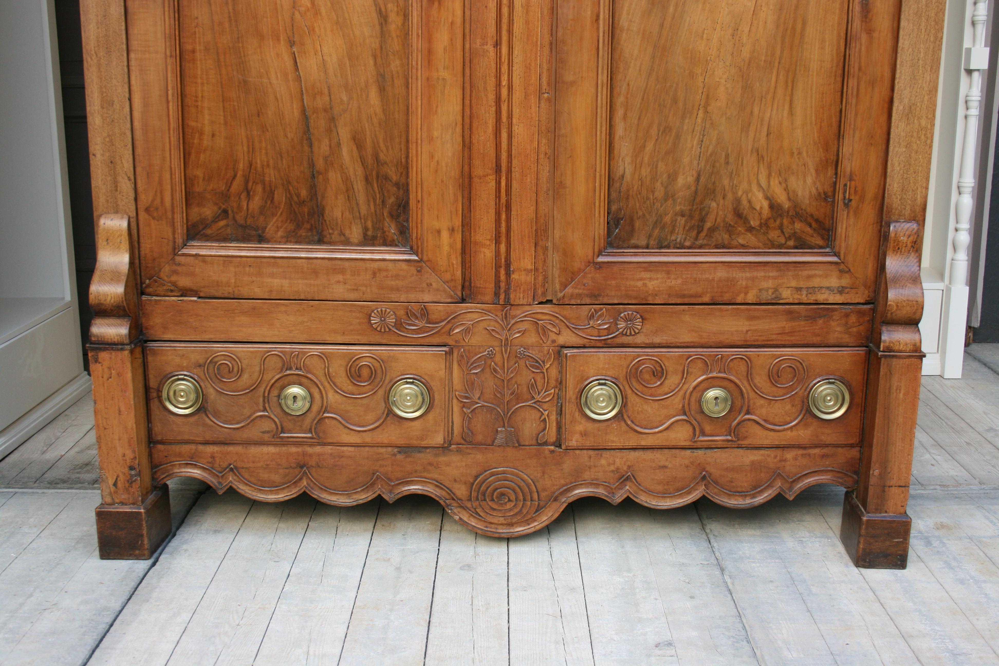 18th Century French Cabinet Made of Walnut and Oak 9