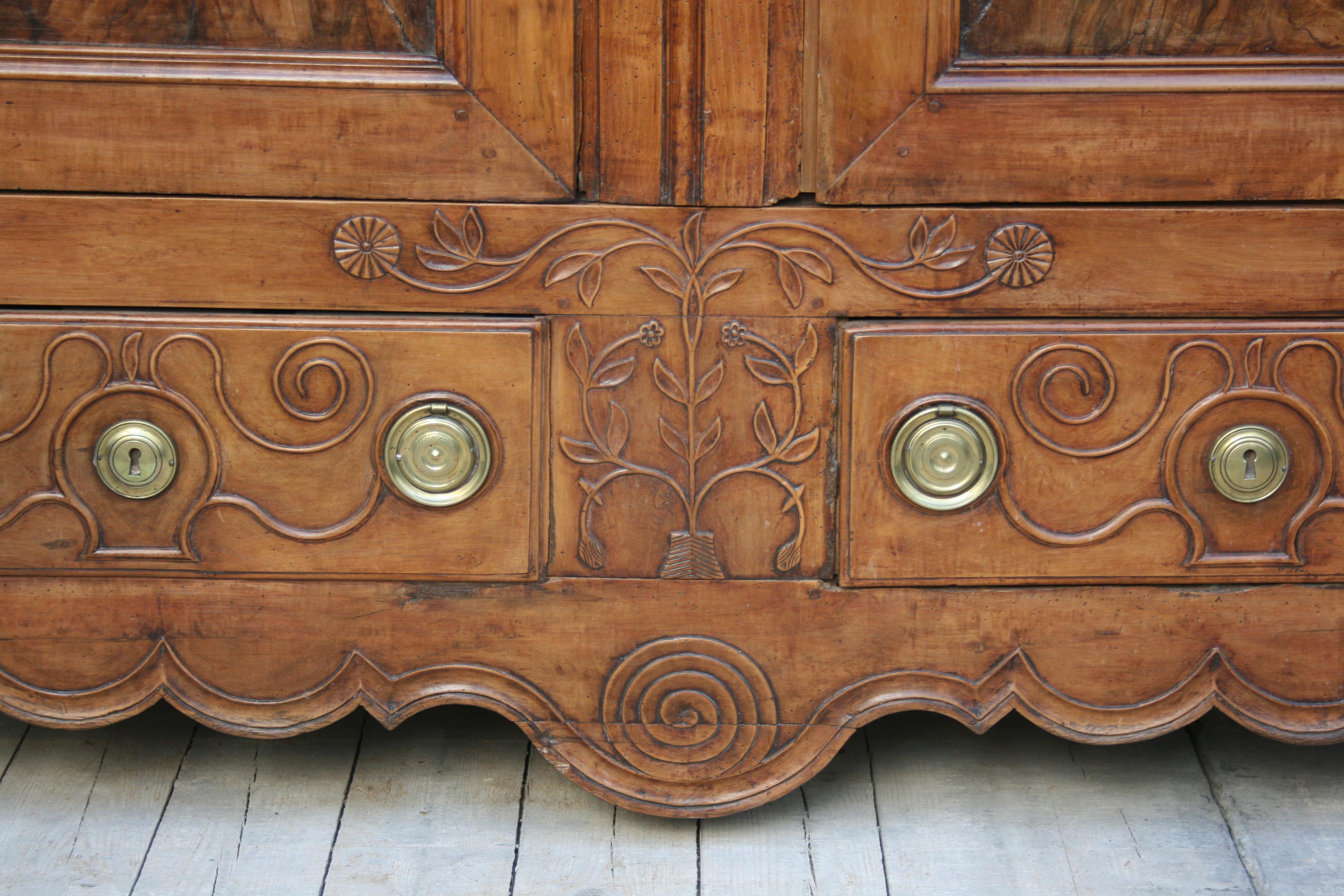 18th Century French Cabinet Made of Walnut and Oak 10