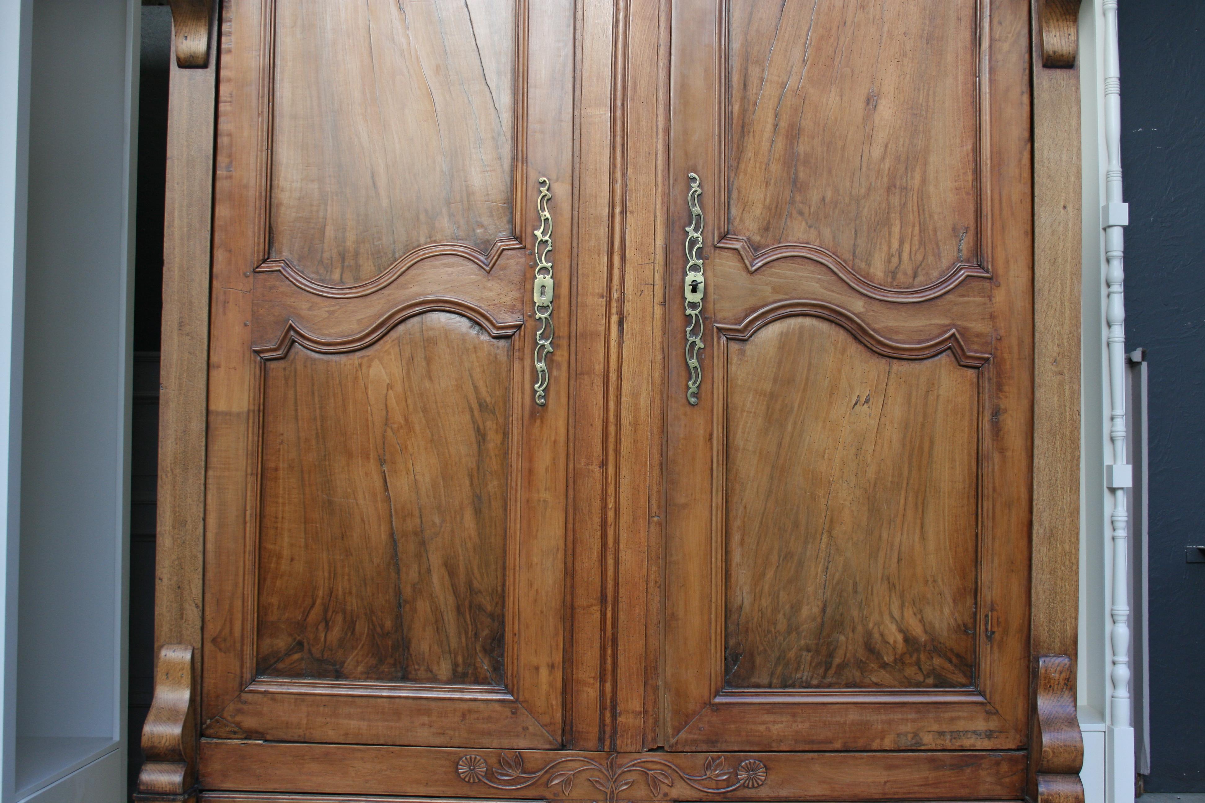 18th Century French Cabinet Made of Walnut and Oak 11