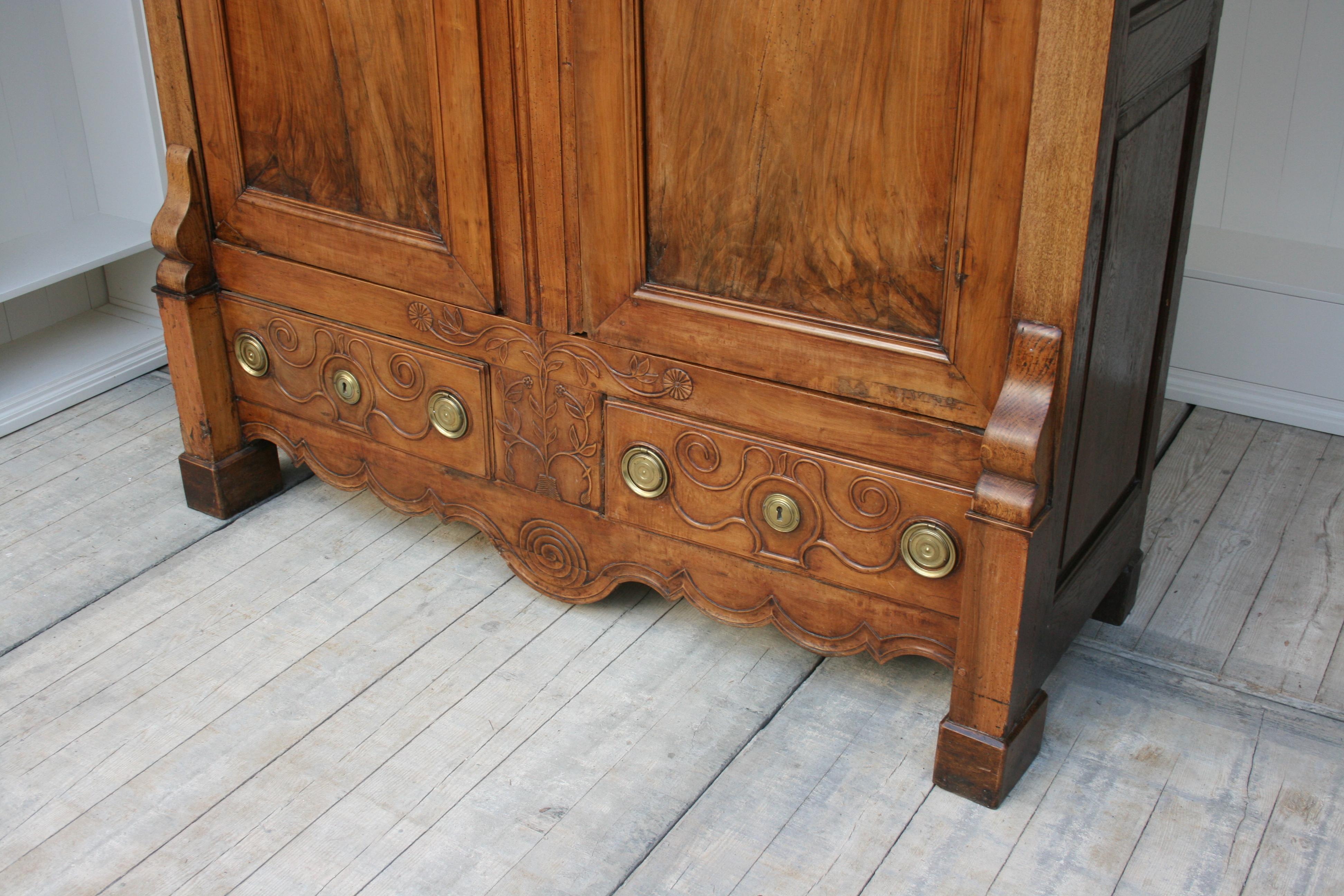 18th Century French Cabinet Made of Walnut and Oak 13