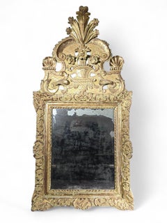 Specchio francese del XVIII secolo in legno intagliato e dorato