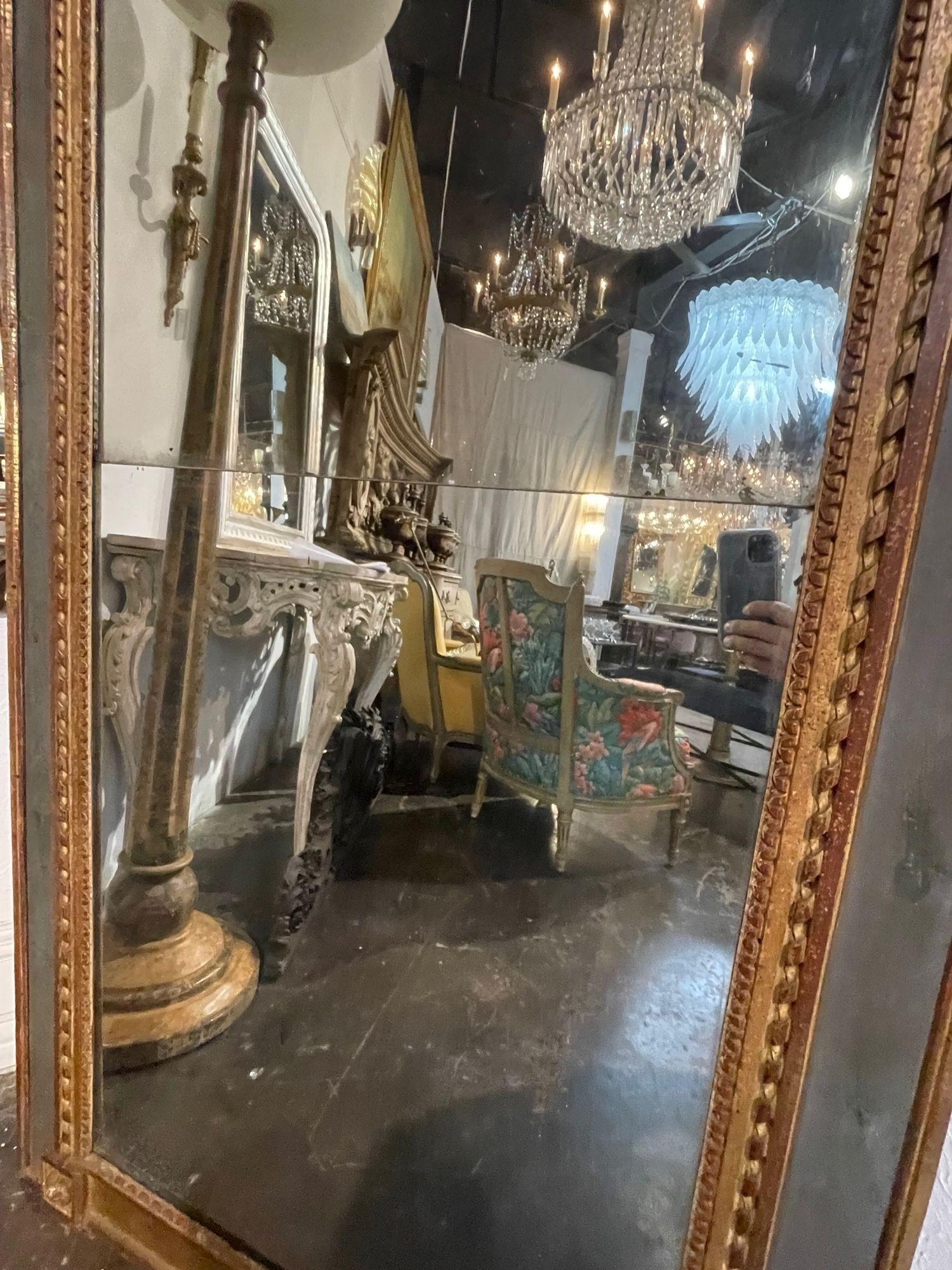 Miroir Trumeau français du 18ème siècle sculpté et doré à la feuille en vente 1