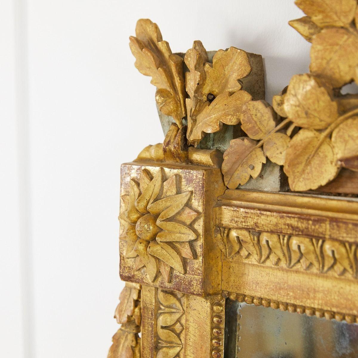 Miroir doré sculpté du XVIIIe siècle Bon état - En vente à Gloucestershire, GB