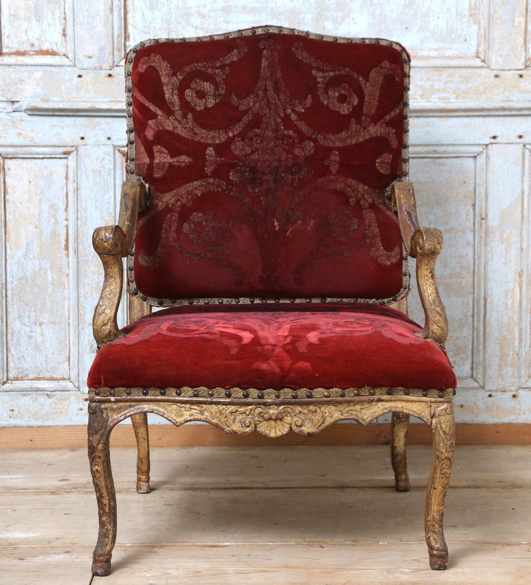 18th Century French Carved Gilded Regence Chair with Original Tapestry Fabric For Sale 3