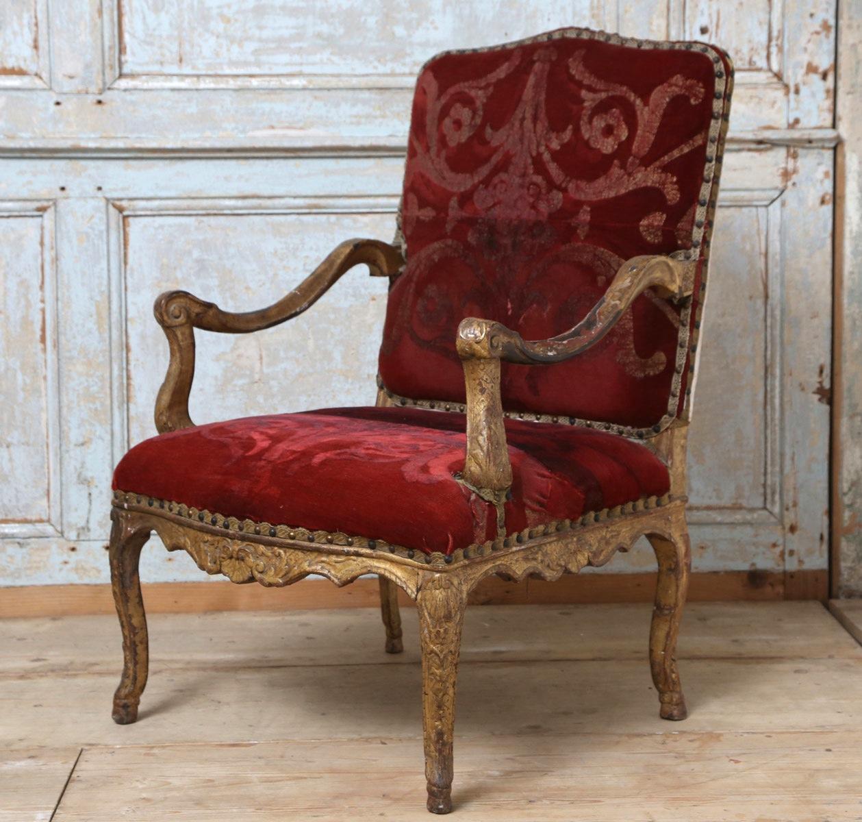 18th Century French Carved Gilded Regence Chair with Original Tapestry Fabric For Sale 2
