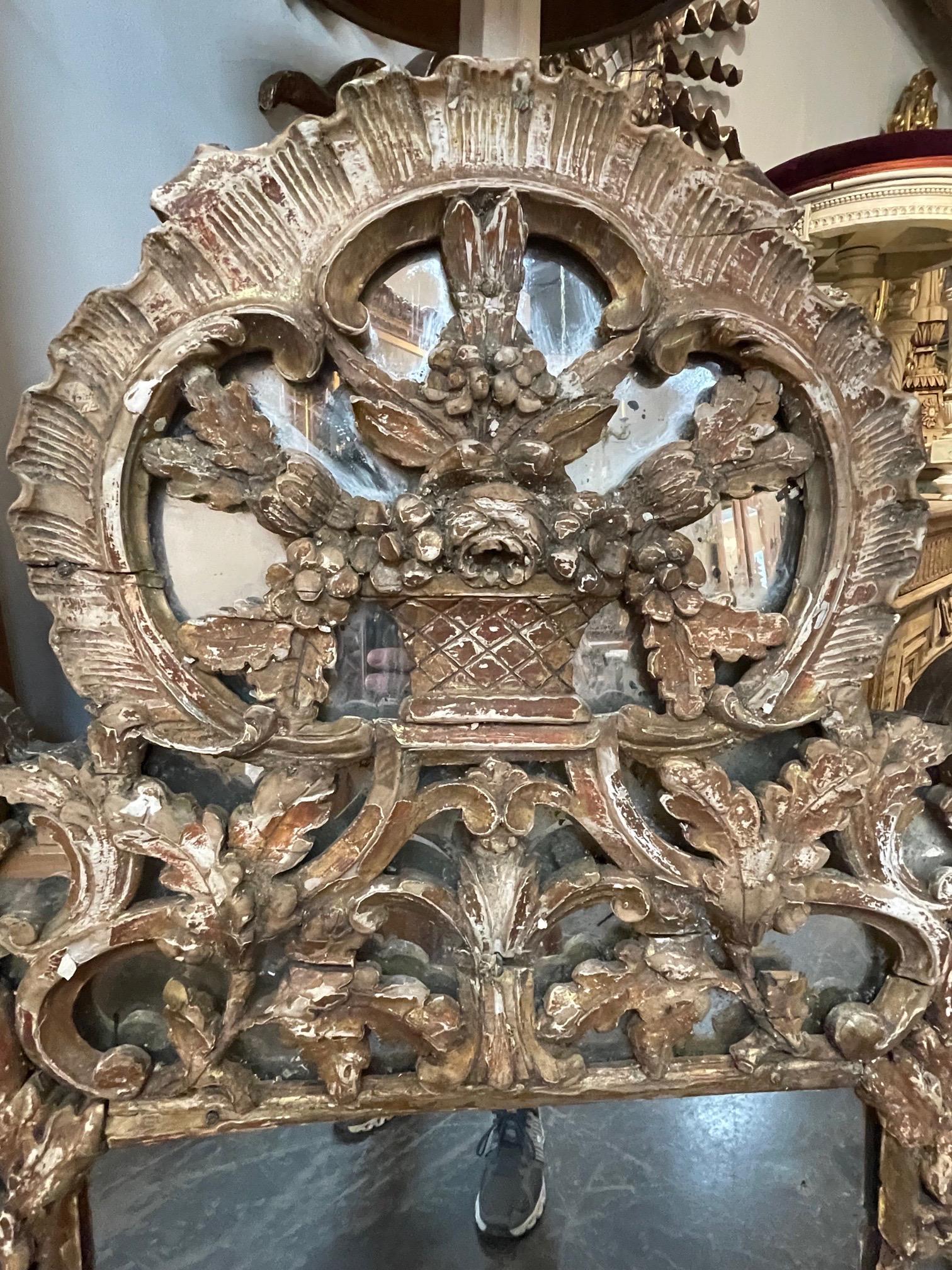 18th Century French Carved Mirror In Good Condition In Dallas, TX