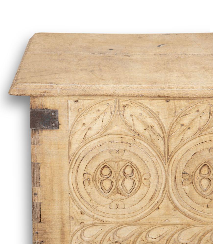 Francese Cassapanca francese del XVIII secolo intagliata in Oak in vendita