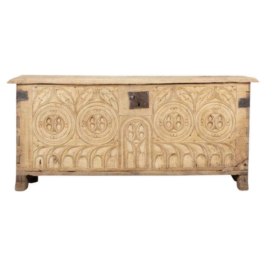 Cassapanca francese del XVIII secolo intagliata in Oak