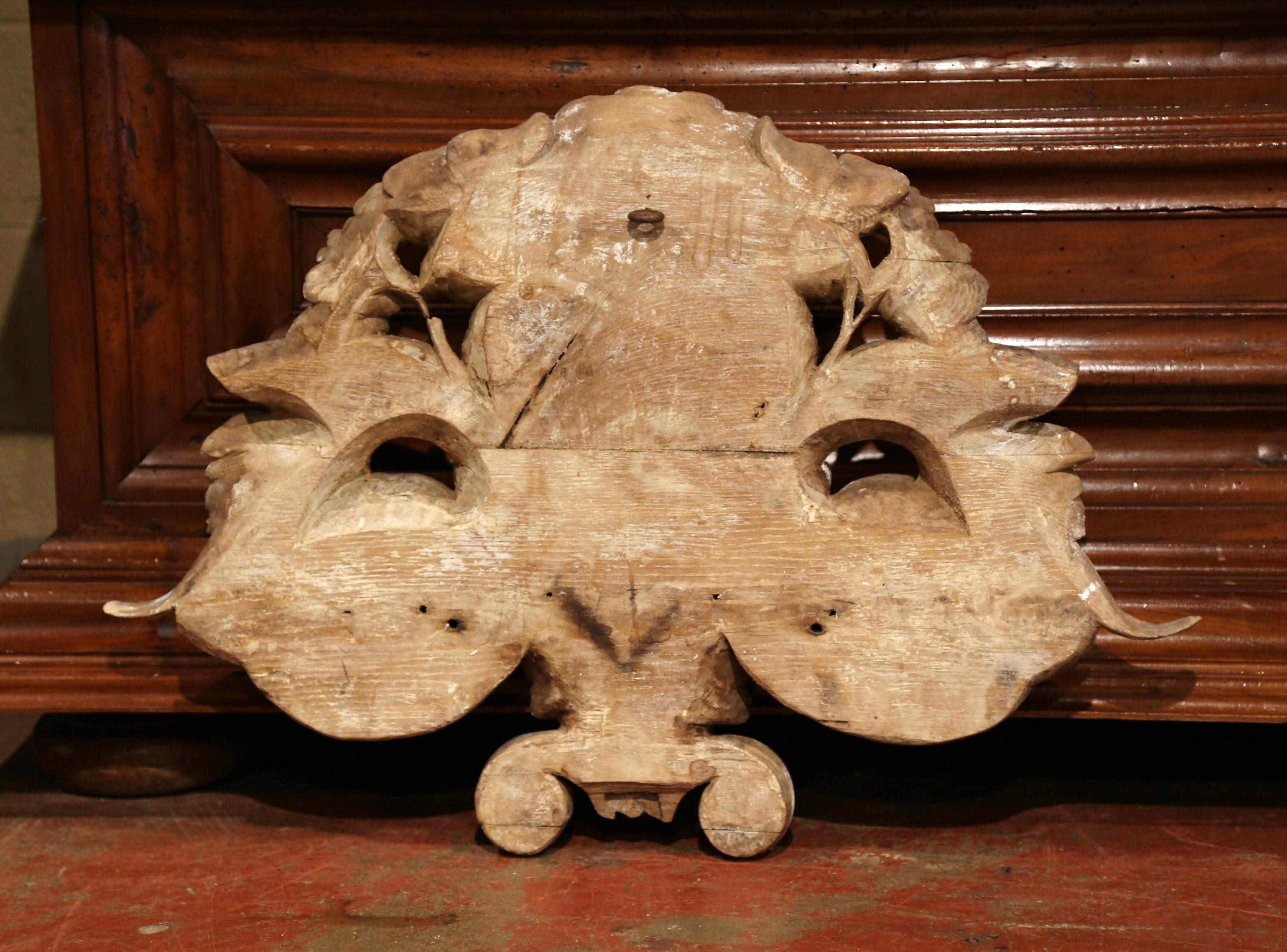 18th Century French Carved Oak Painted Wall Sculpture with Center Shell Motif In Excellent Condition In Dallas, TX
