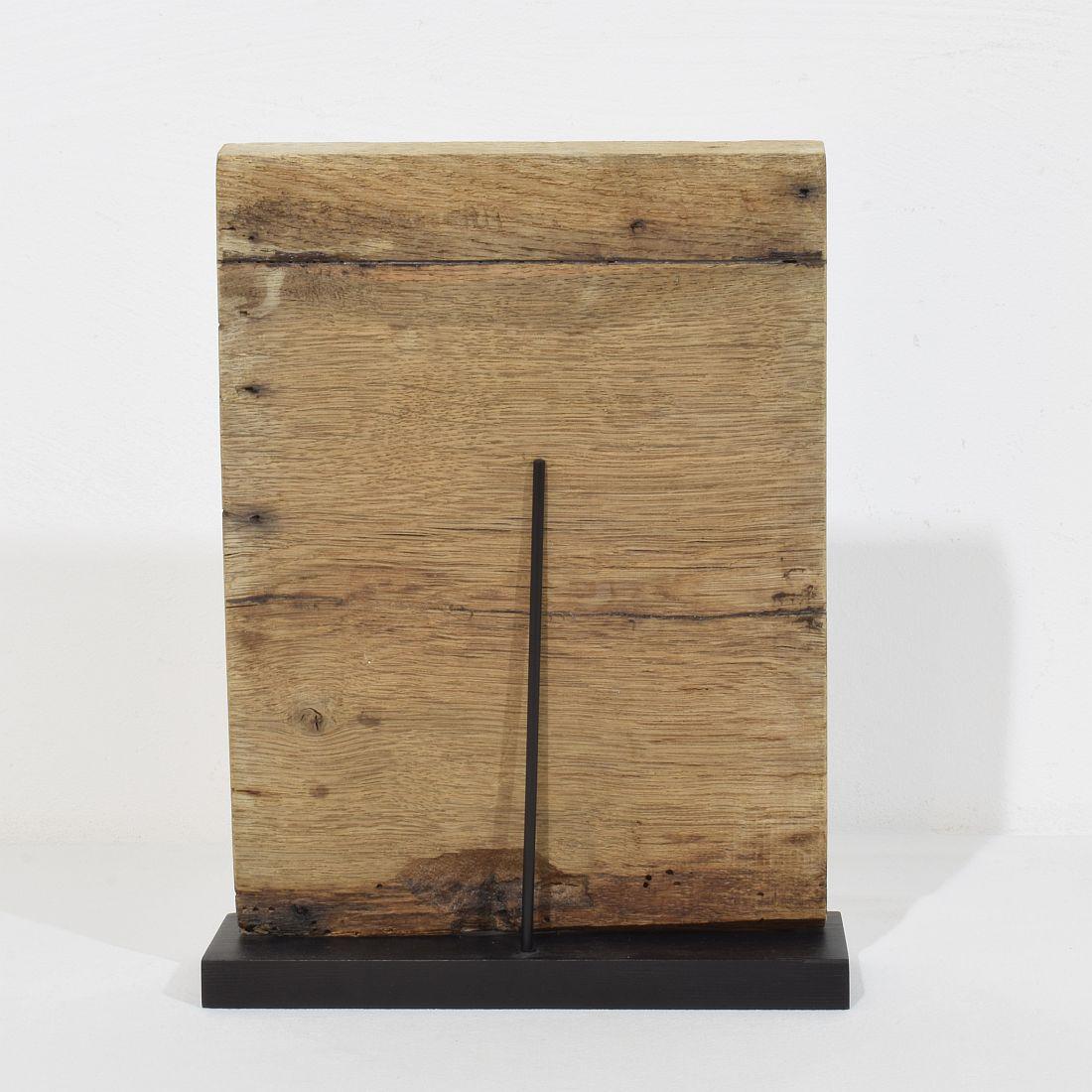 18. Jahrhundert Französisch geschnitzte Eiche Panel Darstellung eines Engels auf einem Acanthus Curl im Zustand „Gut“ im Angebot in Buisson, FR