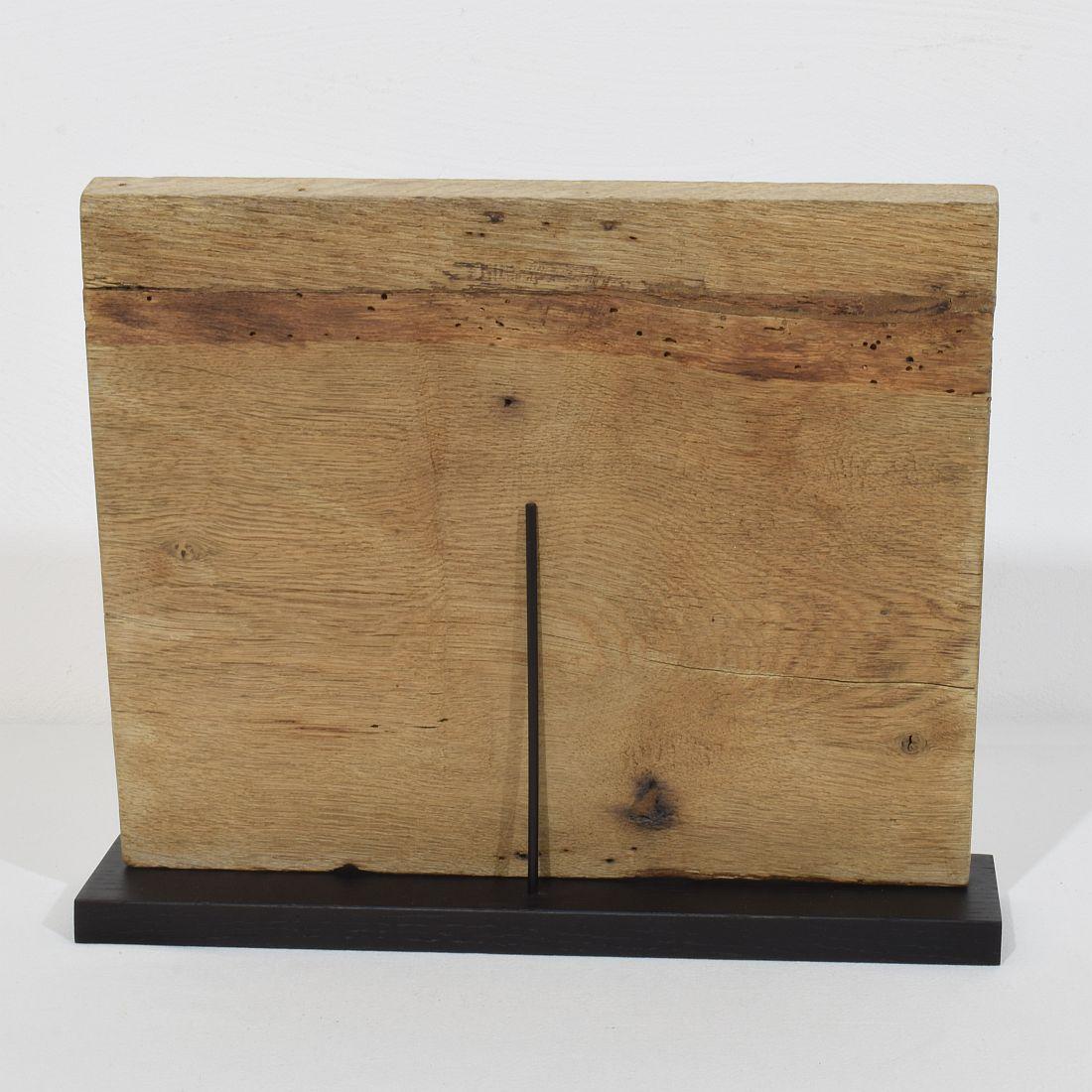 Panel francés de roble tallado del siglo XVIII que representa a dos ángeles con escudo de armas Tallado a mano en venta