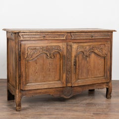 Buffet en chêne sculpté français du XVIIIe siècle