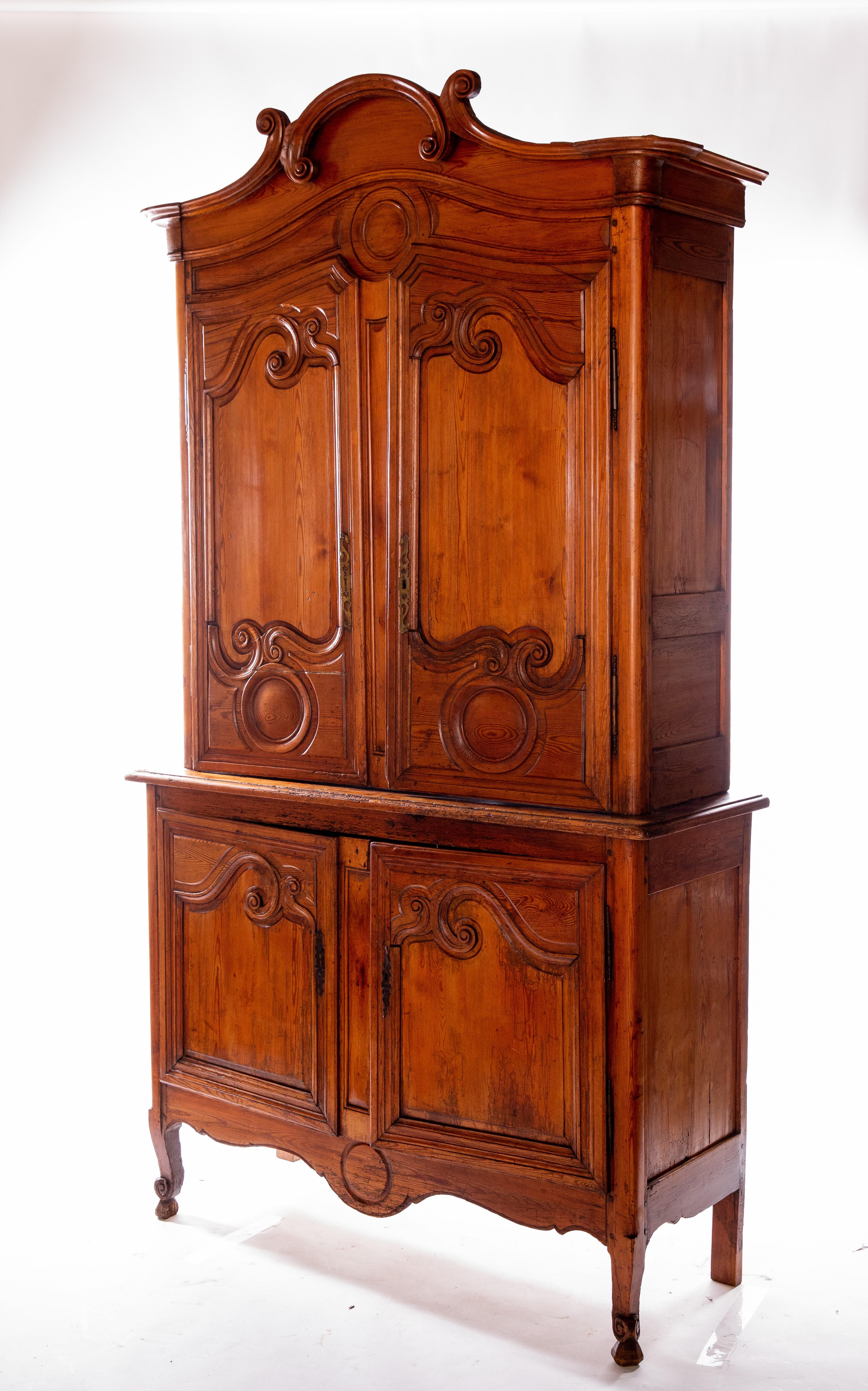 Beautiful hand-carved 18th-century French hutch.