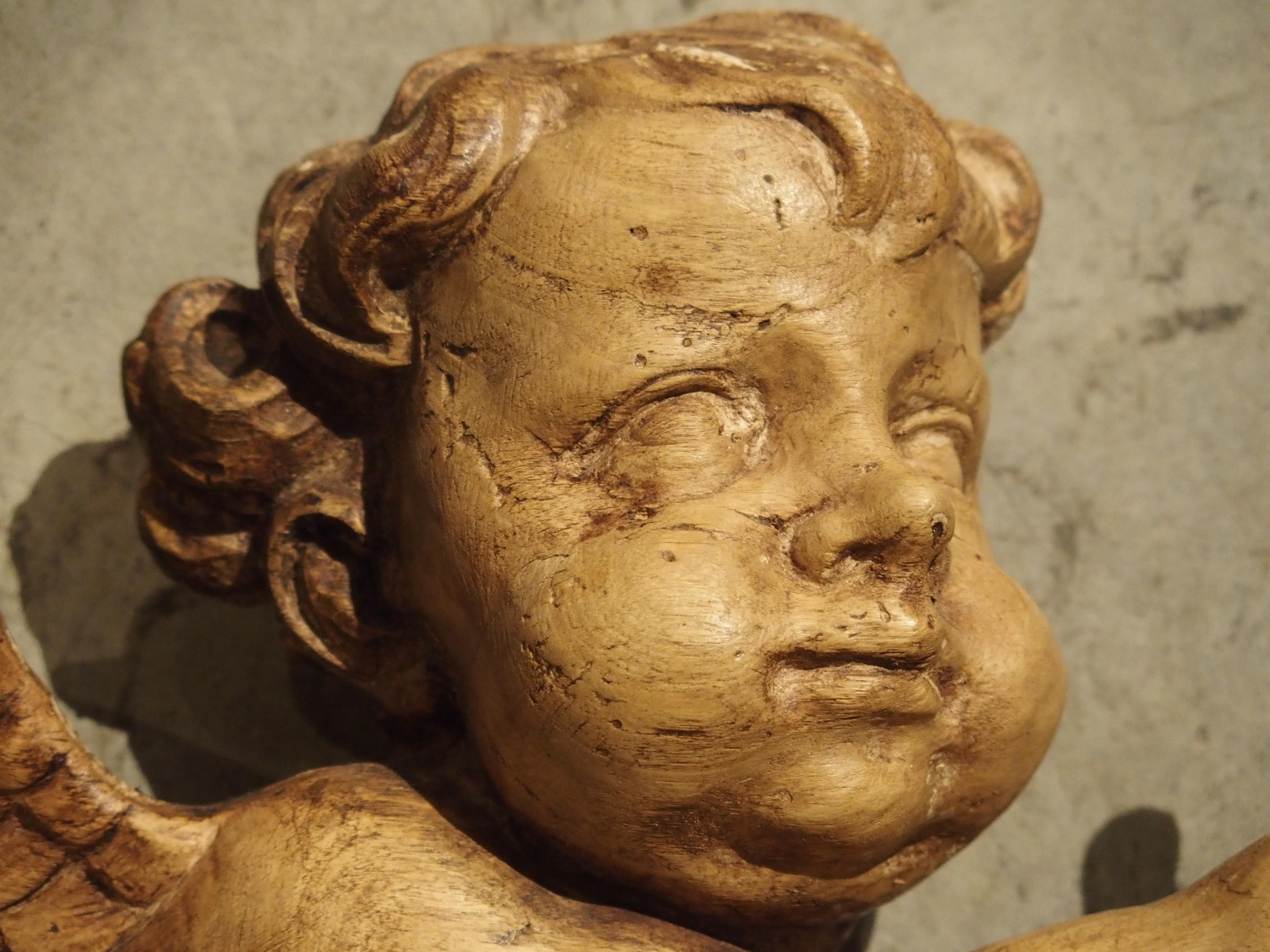 18th Century French Carved Sculpture of a Flying Cherub For Sale 4
