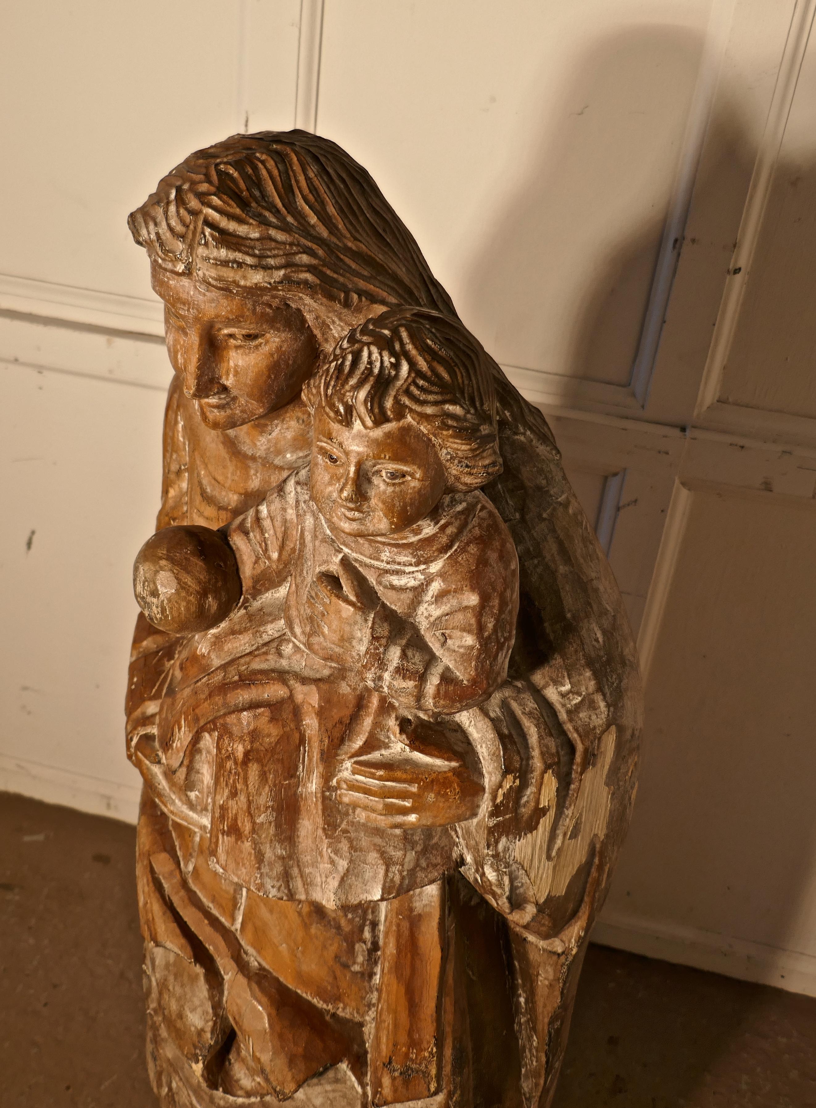 18th Century French Carved Statue of Madonna and Child In Good Condition For Sale In Chillerton, Isle of Wight