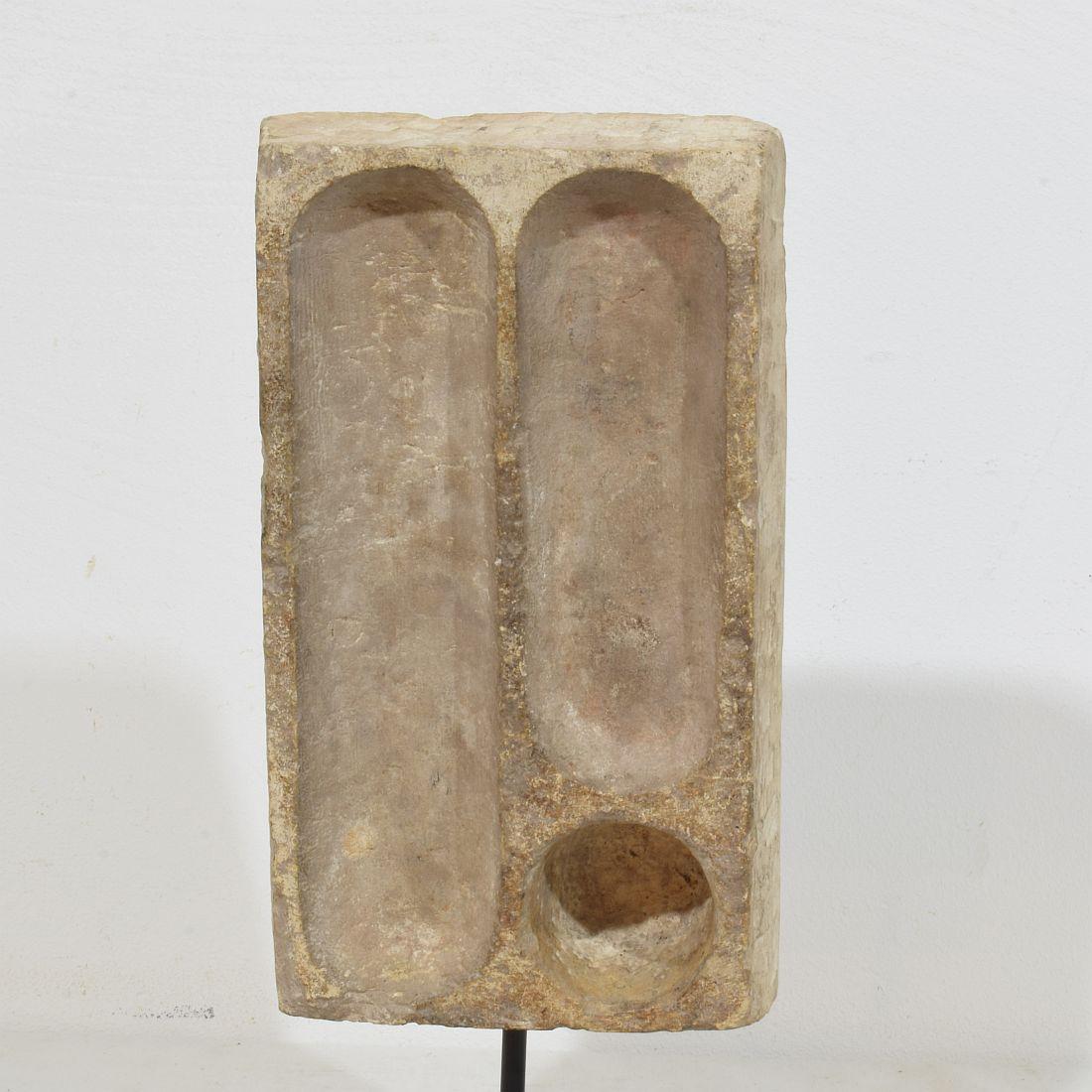Stemma francese in pietra intagliata del XVIII secolo in vendita 2
