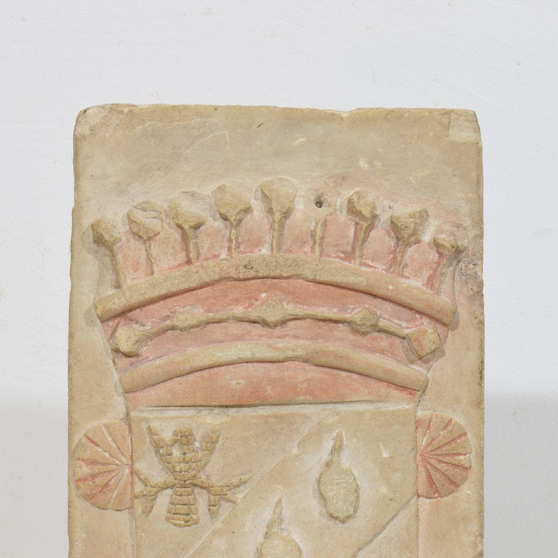 Stemma francese in pietra intagliata del XVIII secolo in vendita 3