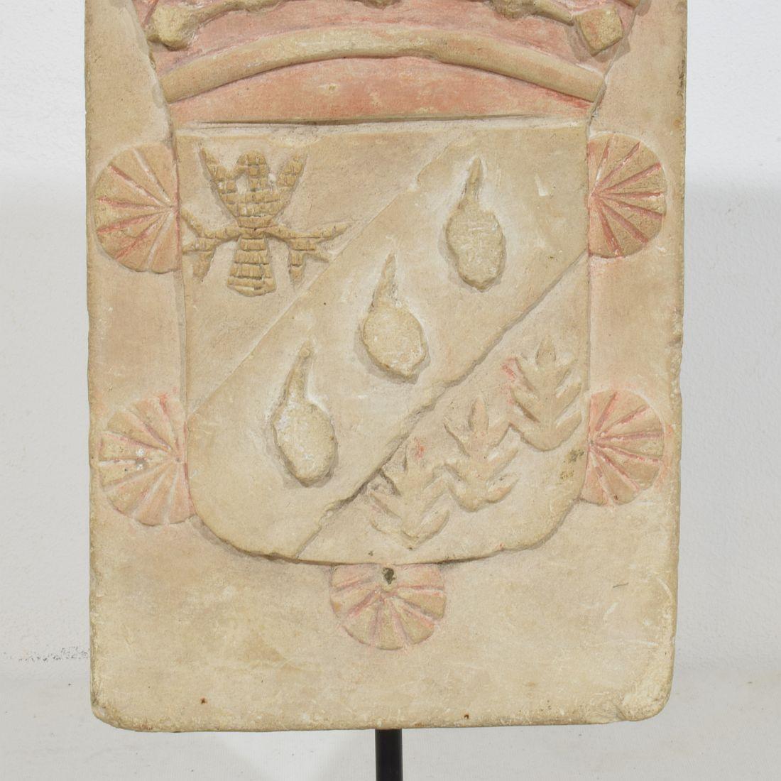 Stemma francese in pietra intagliata del XVIII secolo in vendita 4